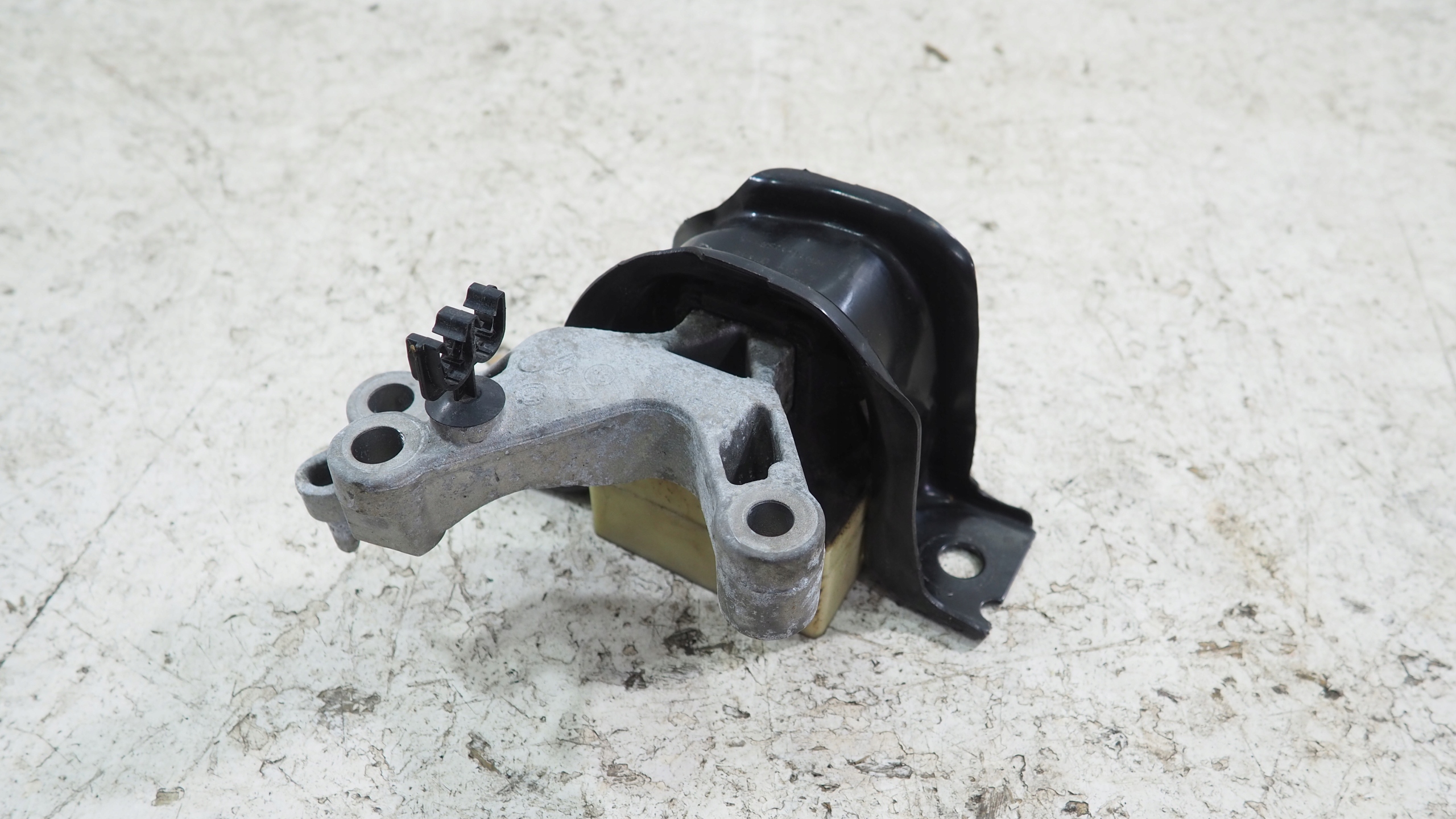 Dacia Duster II holder engine mount right 112103095R
