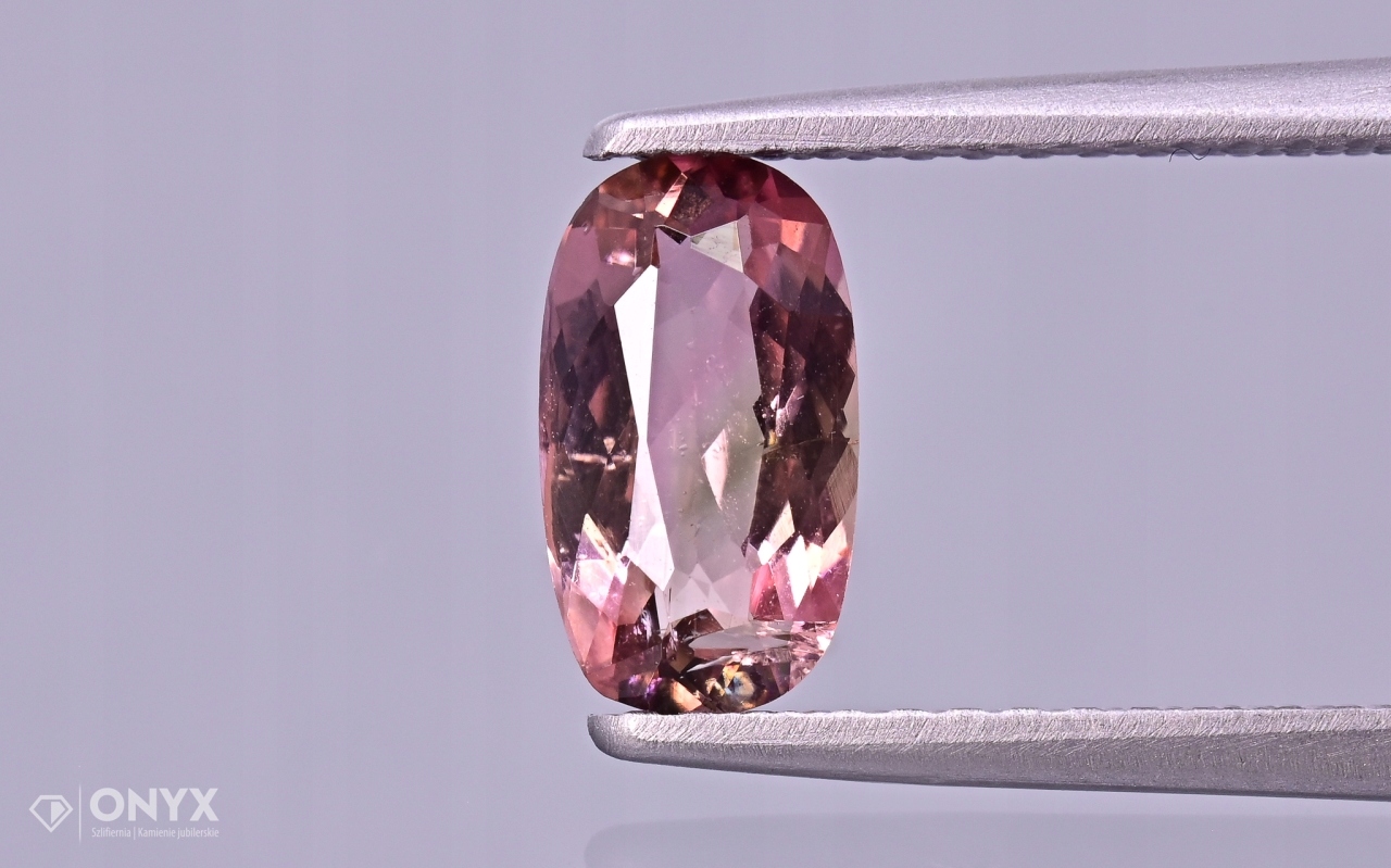 Fasetovaný turmalín cushion 8,5x4,5 mm