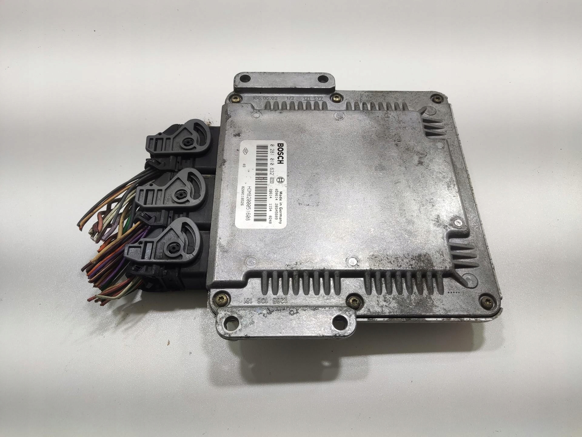 control unit computer of the engine TRAFIC II VIVARO A 1.9 DCI 2001-2006 8200118526