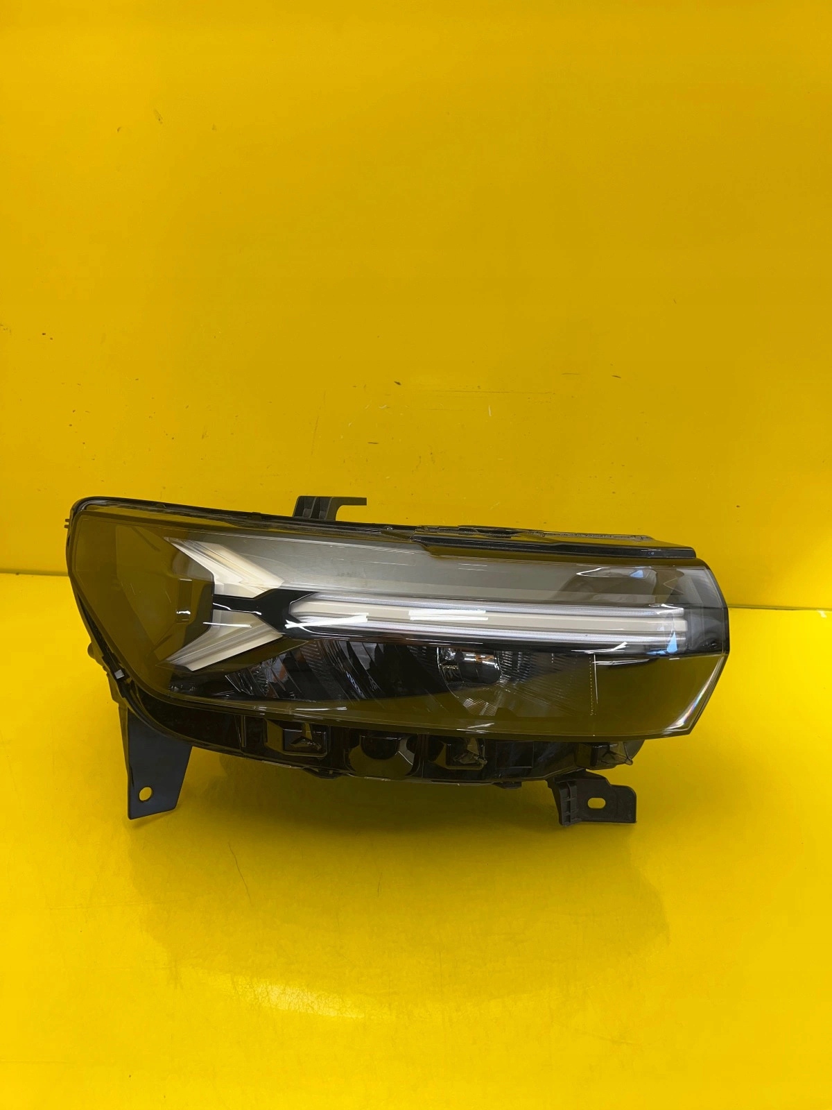 light right front Full Led Dacia Duster III 2024- 260107725R