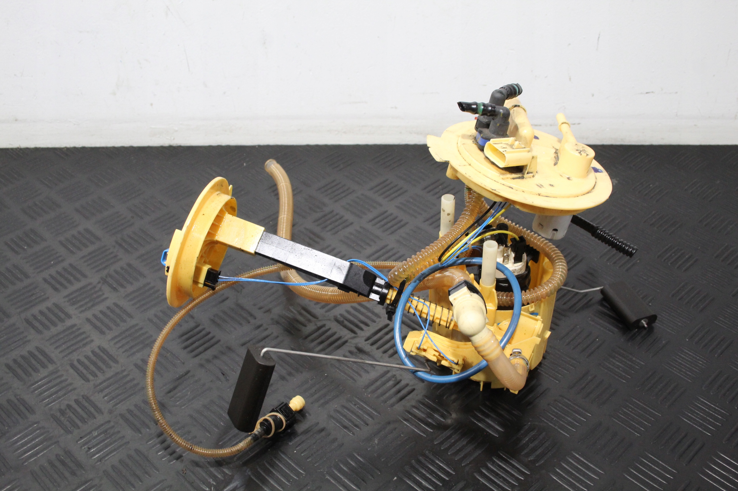 fuel pump JEEP CHEROKEE KL 68109895AC