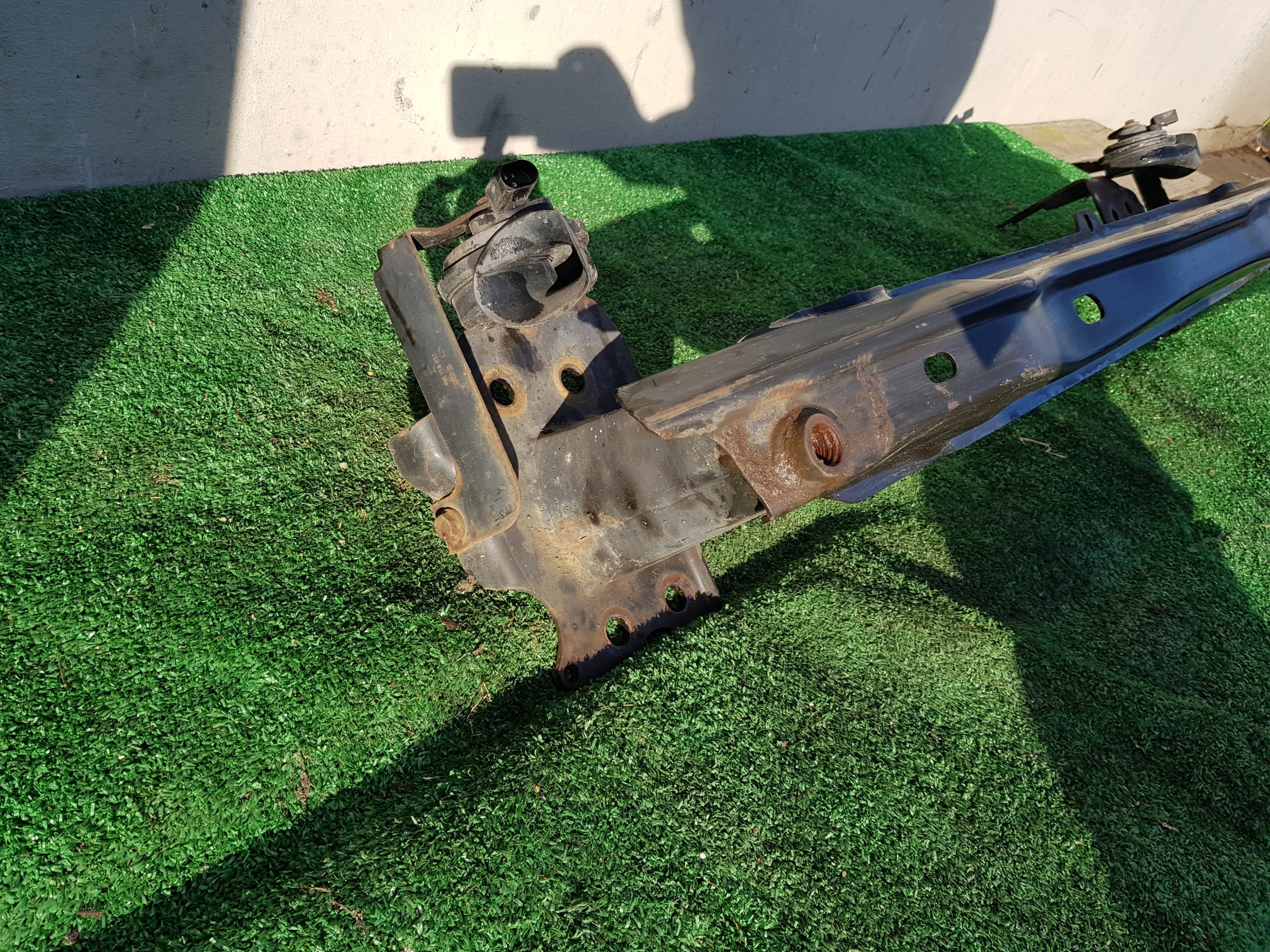 träger unter frontstoßstange VOLKSWAGEN TOUAREG 7L0807109E