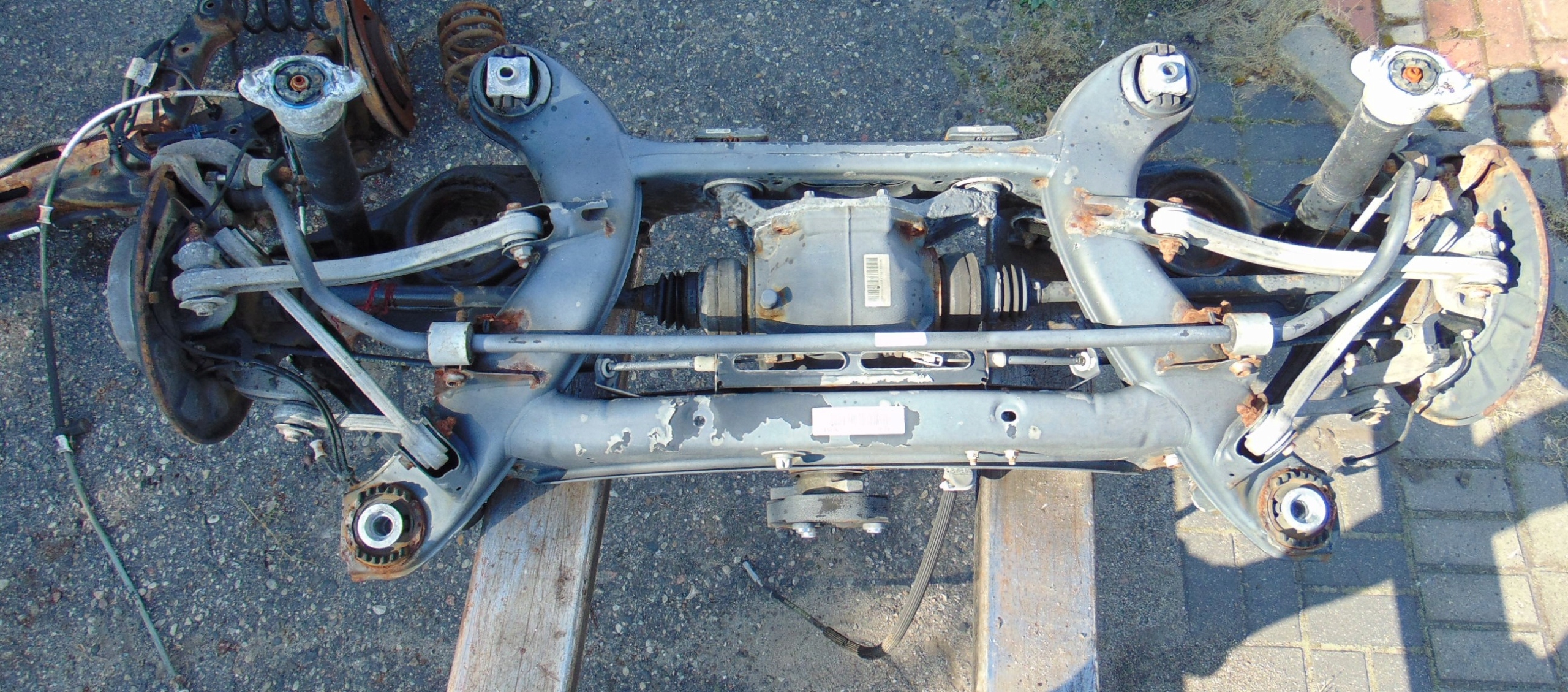 BELKA ZAWIESZENIE TYŁ MERCEDES E W212 2.2D KOMBI