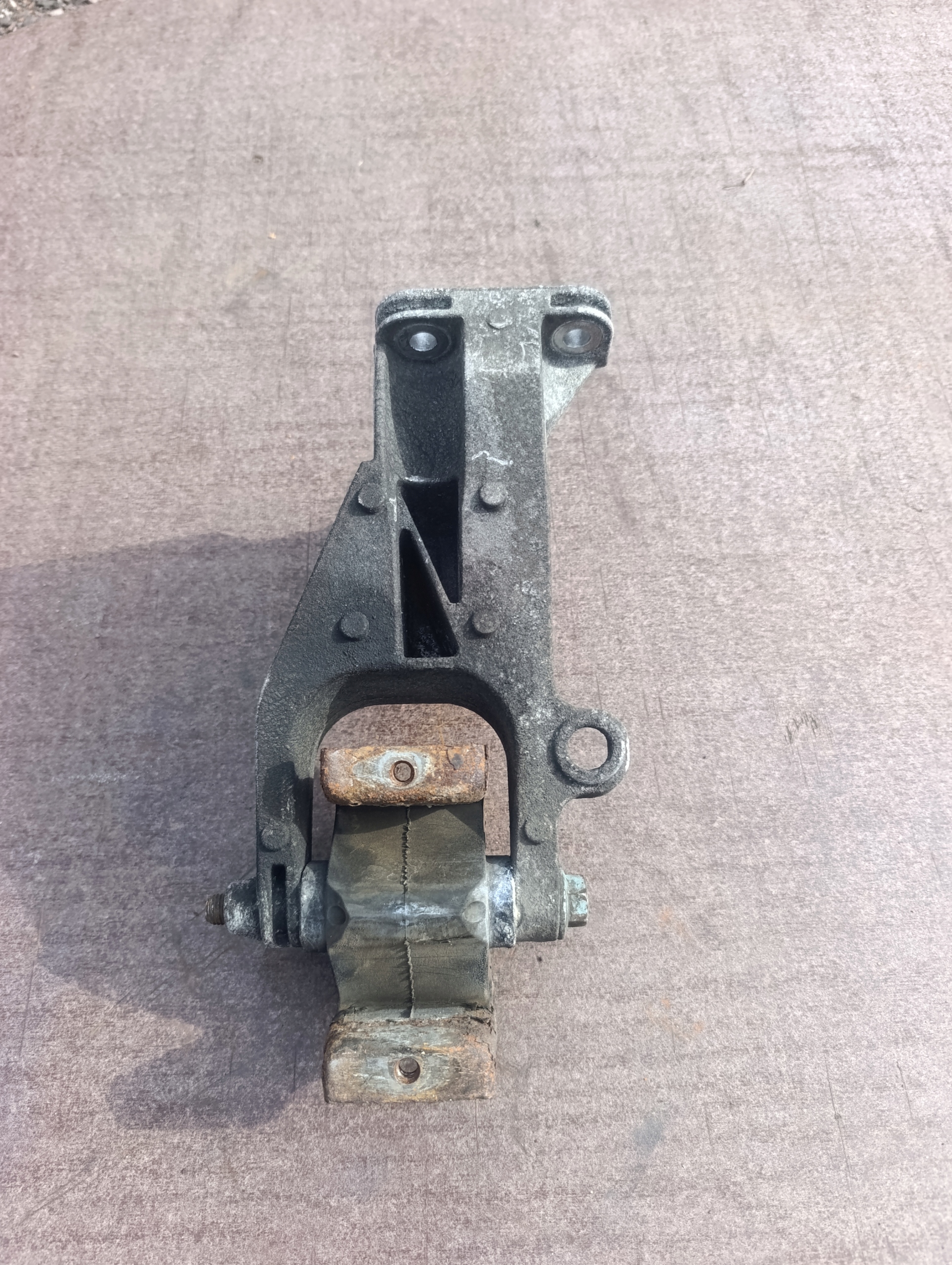 VW T5 1.9 TDI engine mount front front 7H0199343