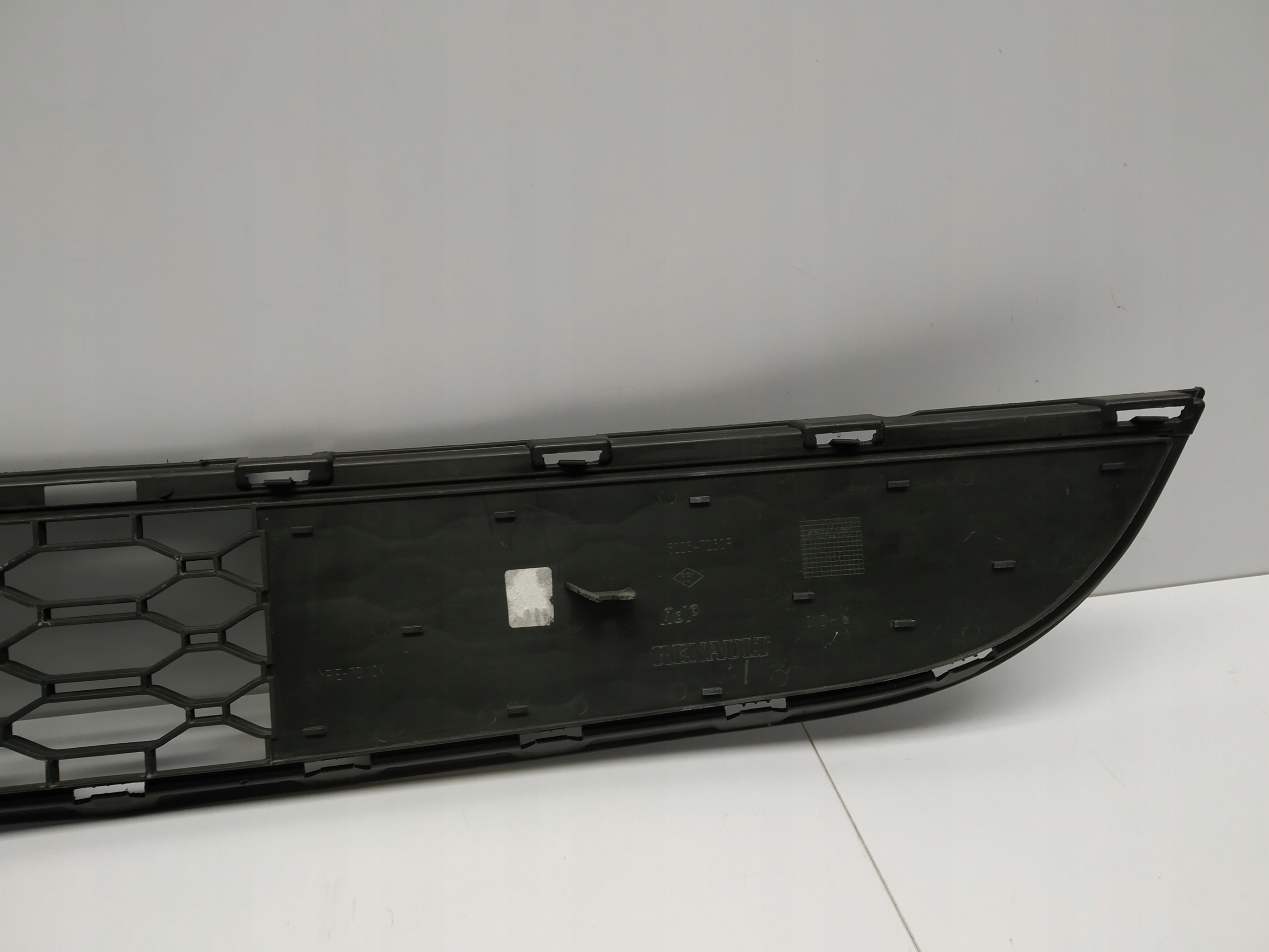 12+ Twingo II lift grid central of a bumper front
