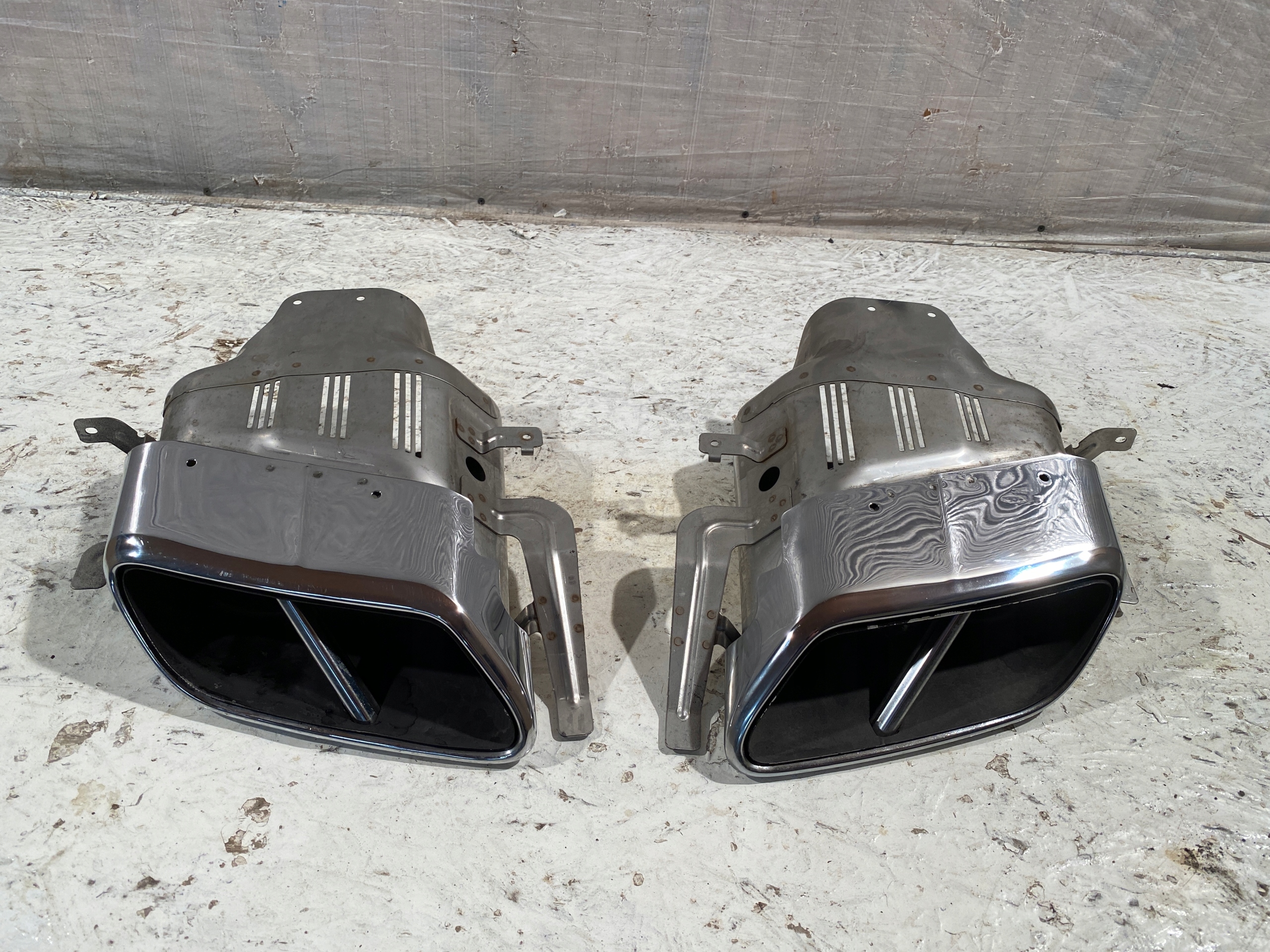 31428864 - VOLVO V90 CROSS Country наконечник вихлопної труби лівий