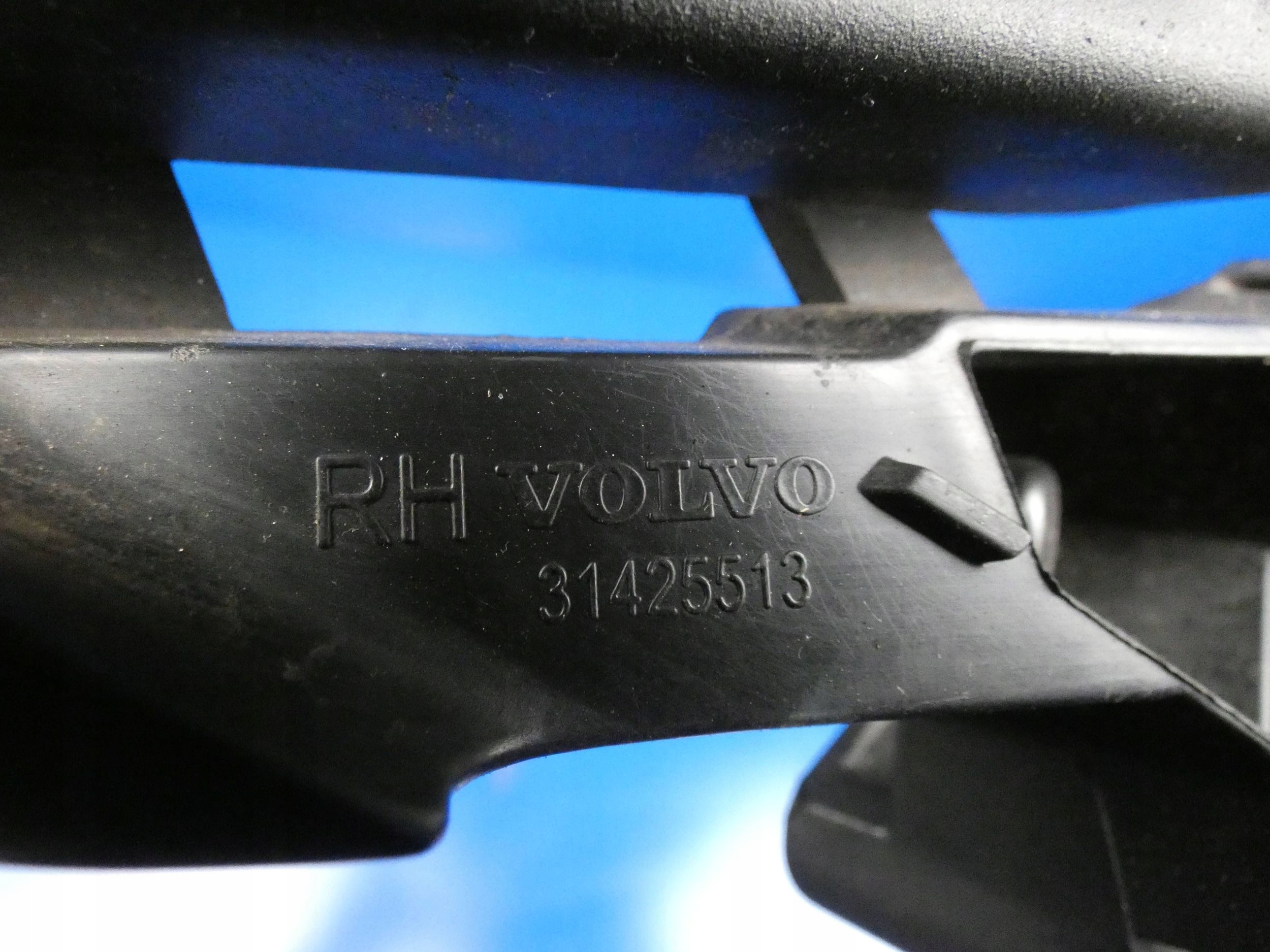 VOLVO XC90 II grid of a bumper right right front front