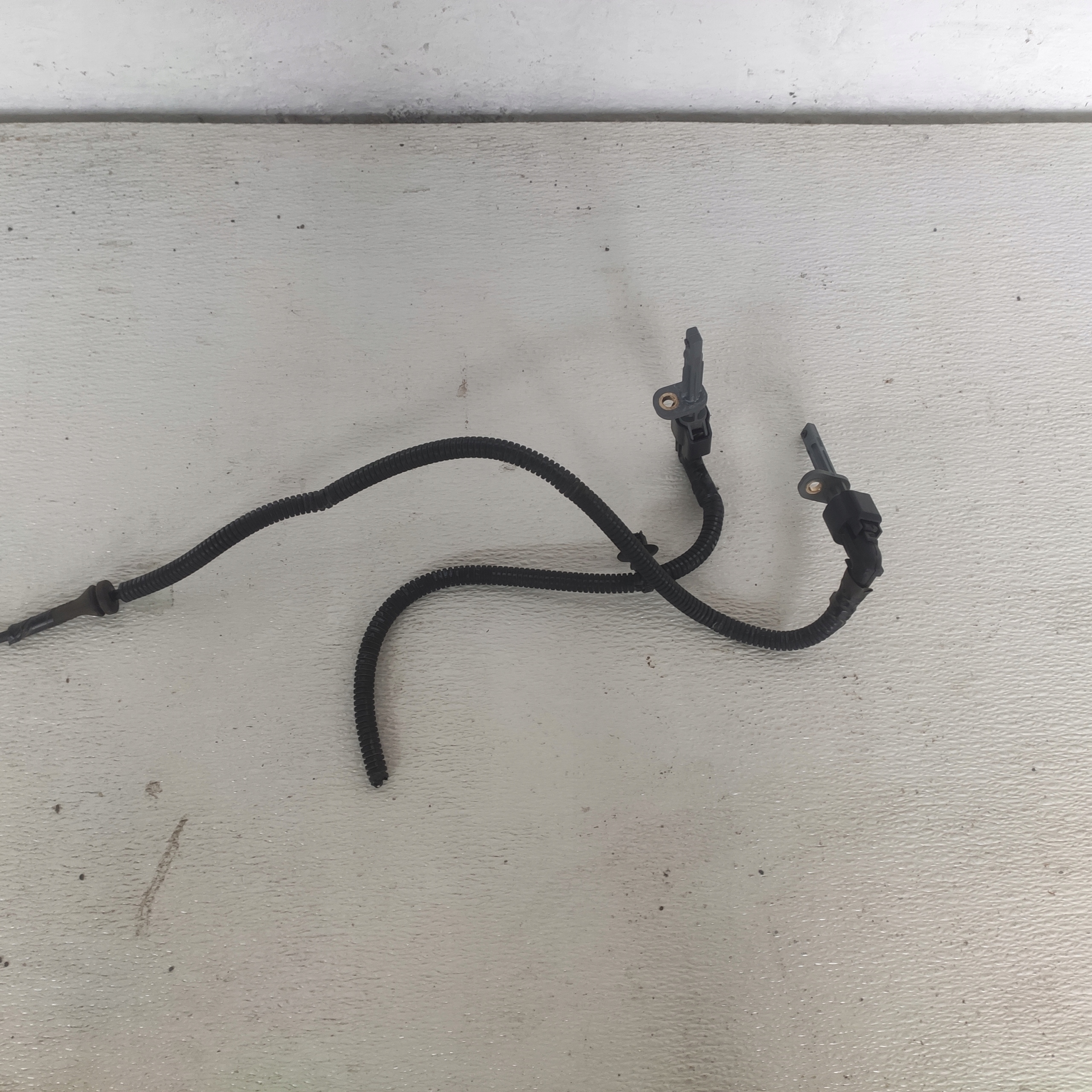 VOLVO XC60 II 2022 B4 MILD-HYBRID sensor ABS front 32279594