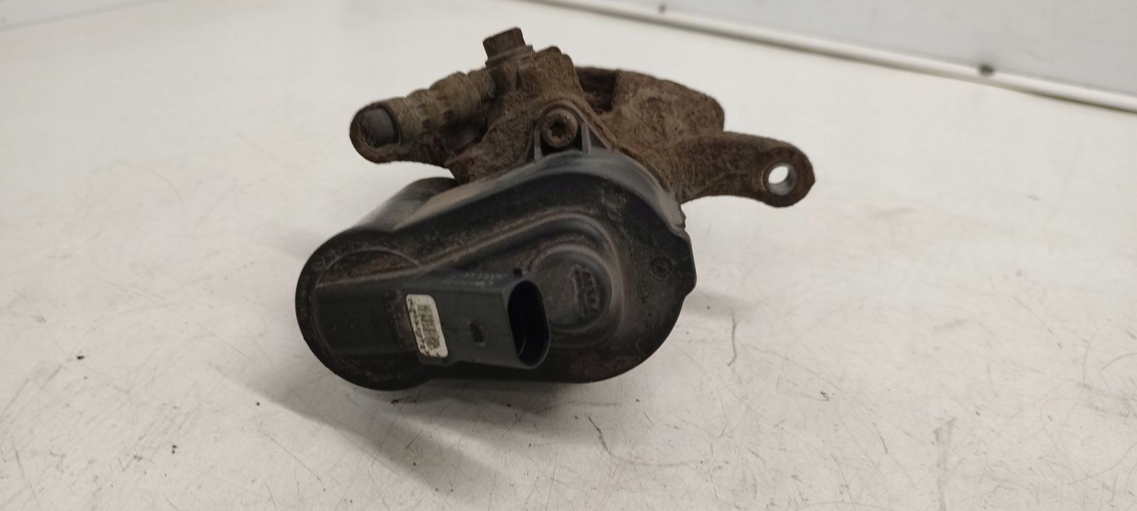 caliper rear part rear left VW Passat CC 2,0 TDI