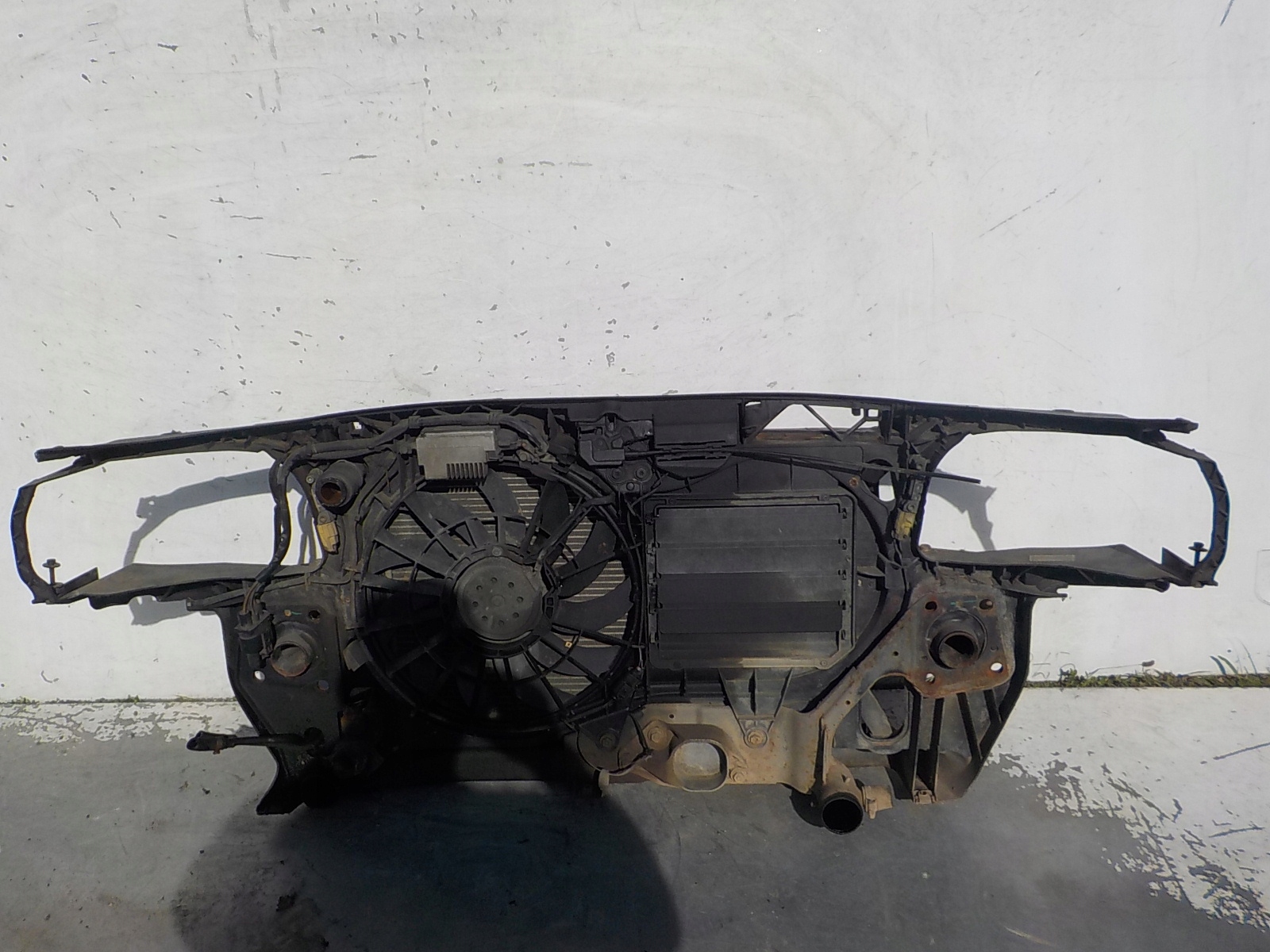 331 AUDI A4 B7 04-07r 2.0 TDI support panel for radiators radiator fan MANUAL