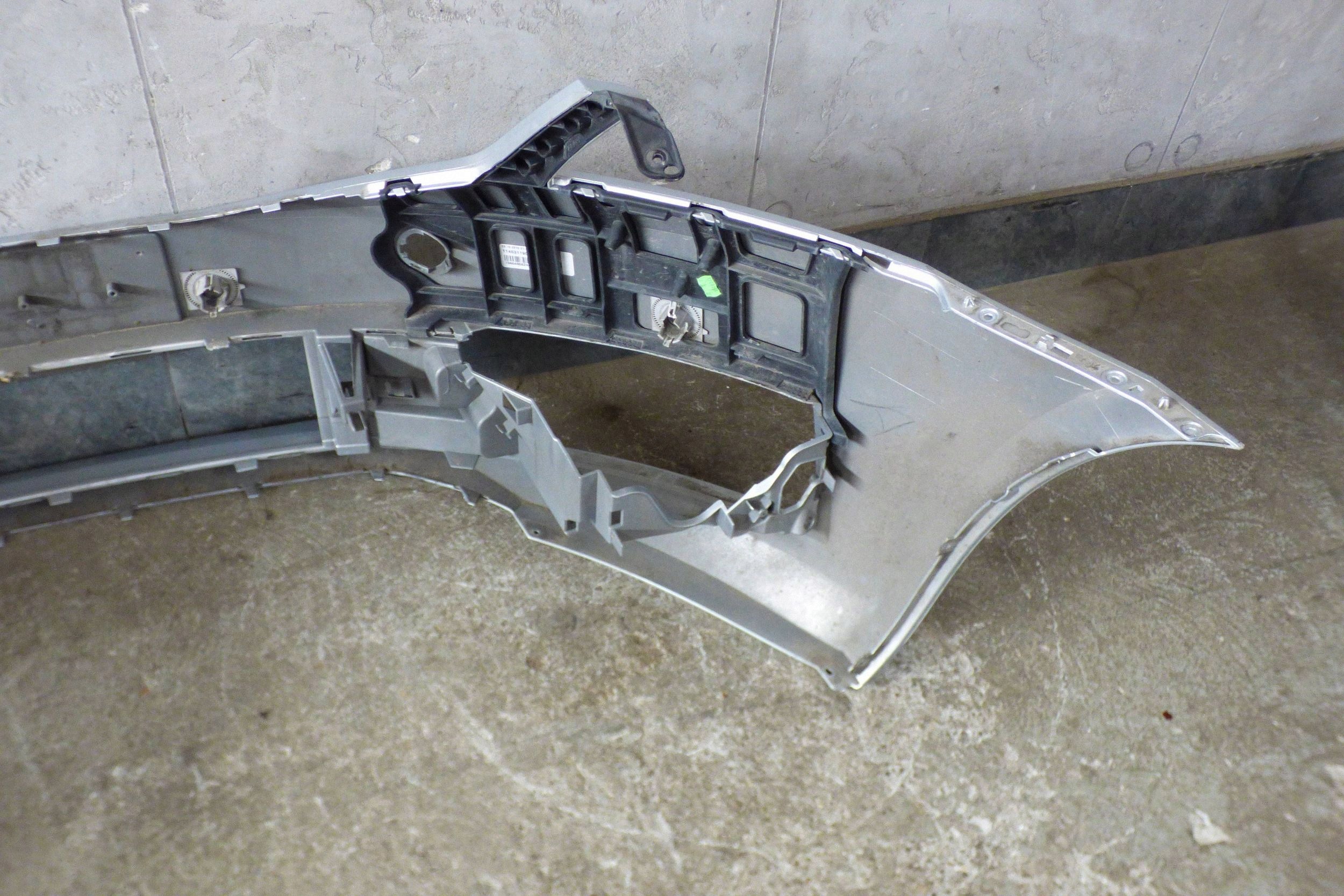 Skoda Octavia III bumper front front 5E0807221N LAKIER LA7W