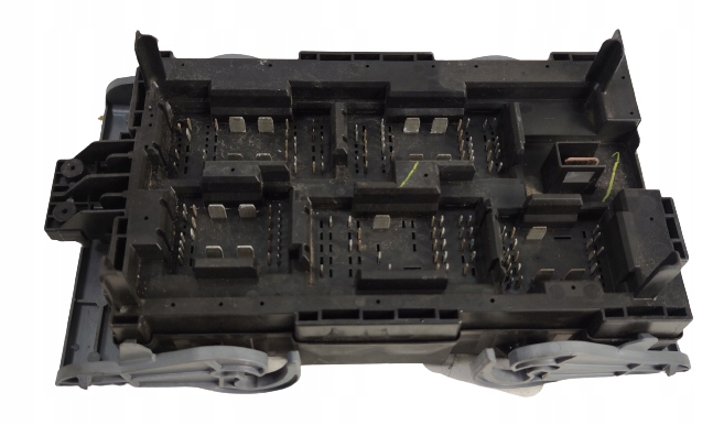 SILVERADO TAHOE 07 SKRZYNKA BEZPIECZNIKÓW 15925042