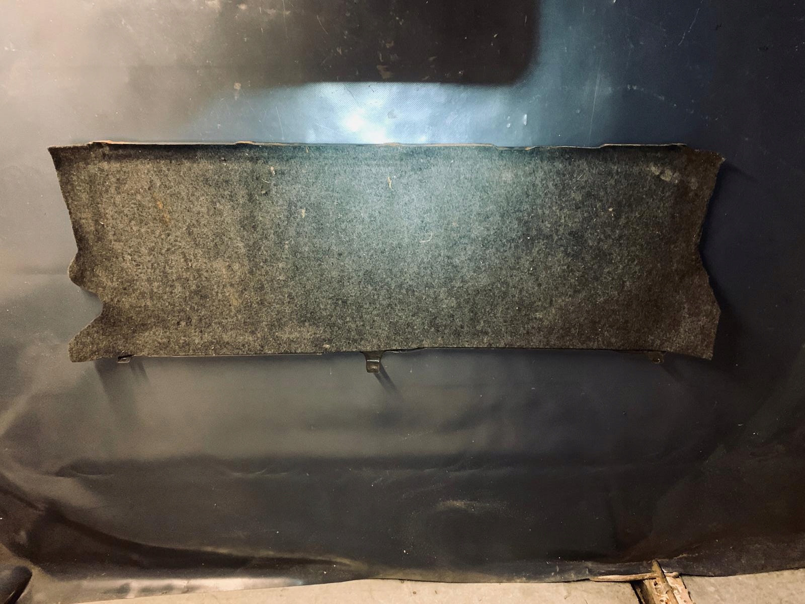 ŚCIANKA ODDZIELENIE BAGAŻNIKA TAPICERKA W116 MERCEDES