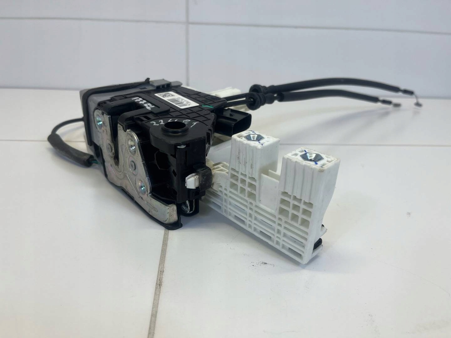lock door front left side Hyundai Tucson 3 facelift 2019 81310D3010