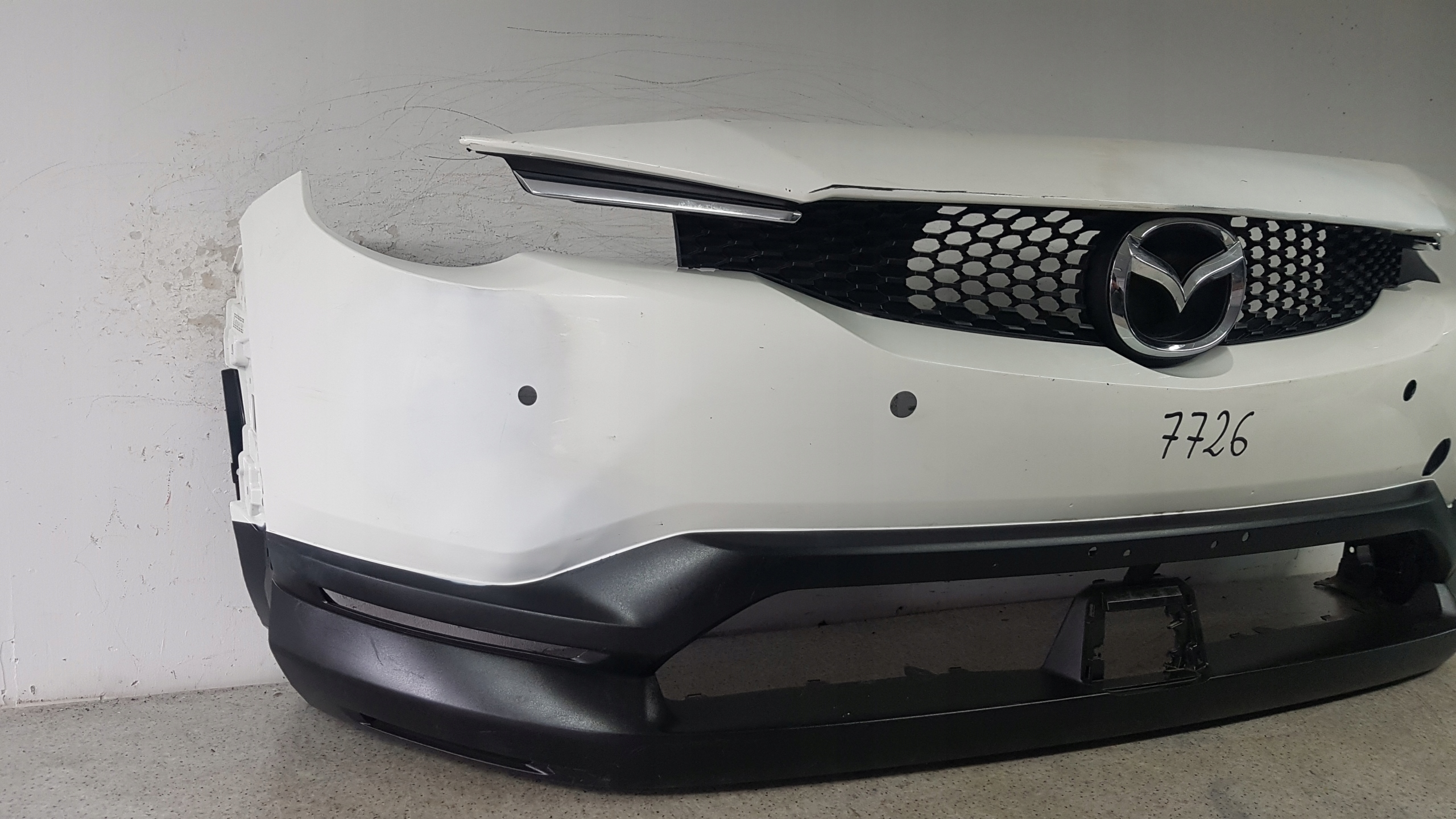 MAZDA MX30 MX 30 + LED LH2020 - bumper front 7726