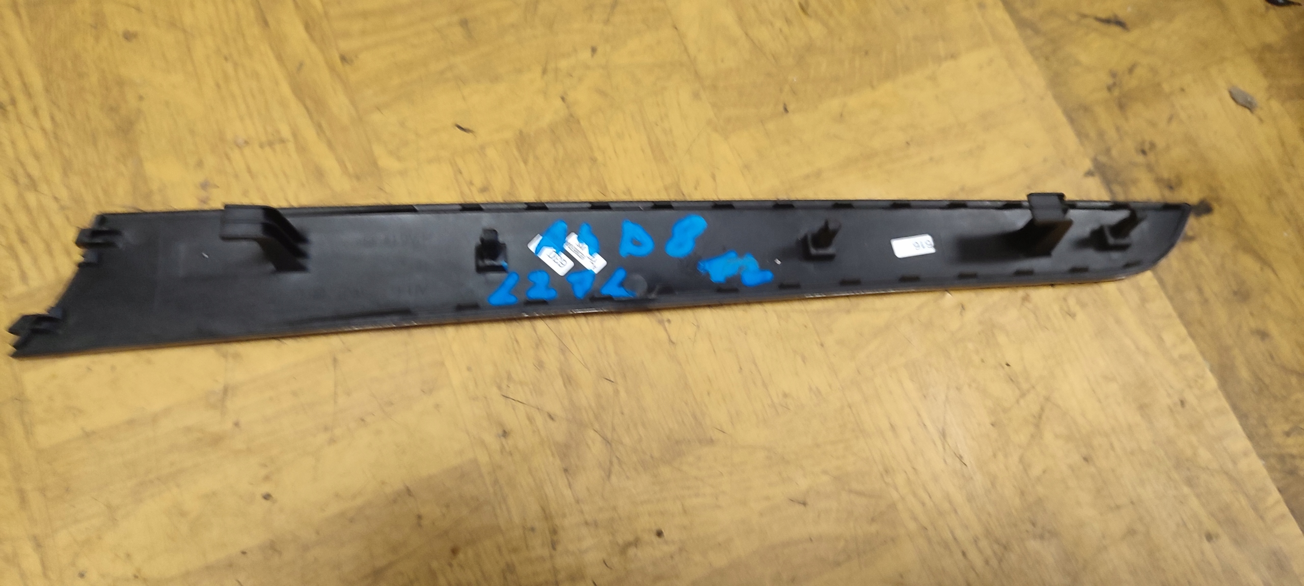LISTA OZDOBNA left rear part AUDI A4 B8 LZ7L 8K0867419