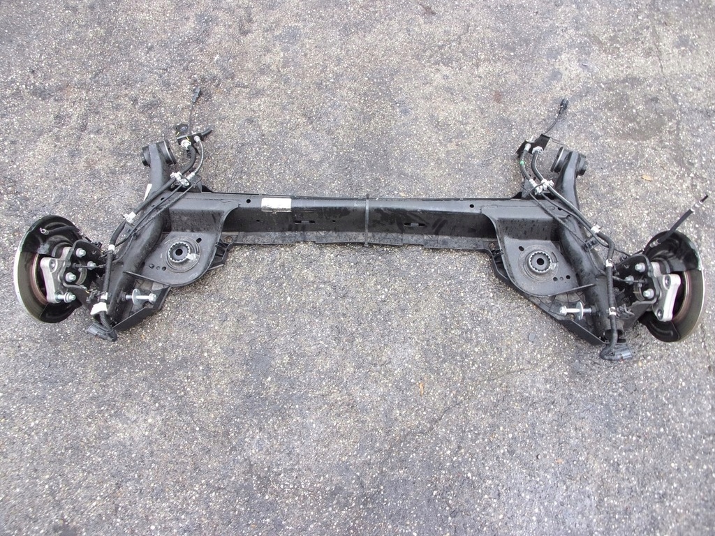 OŚ BELKA TYLNA RENAULT CLIO 5 V