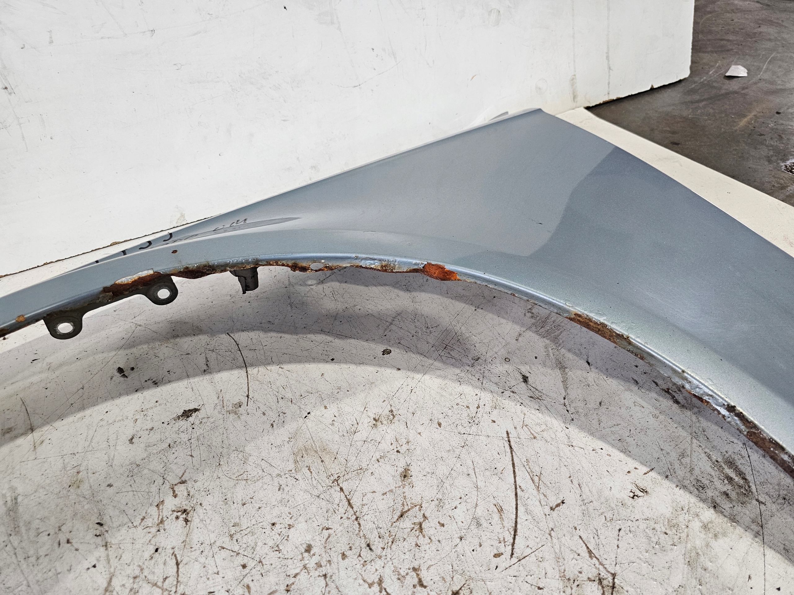 fender left front AUDI A4 B8 2008-2011 LY5J