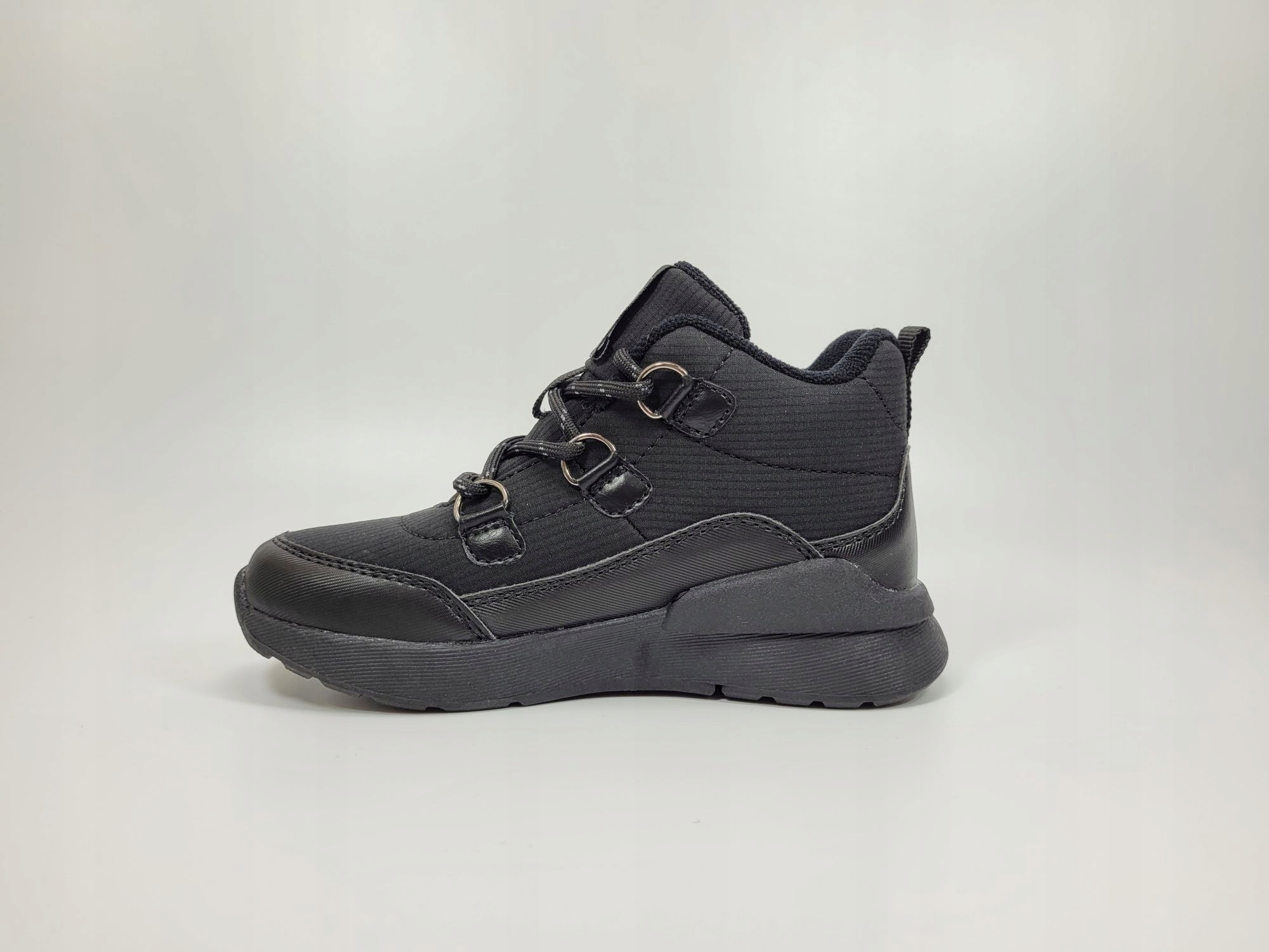 TRAPERY DZIECIĘCE BIG STAR KK374119 CZARNY 35 Rodzaj zapięcia Sznurowadła