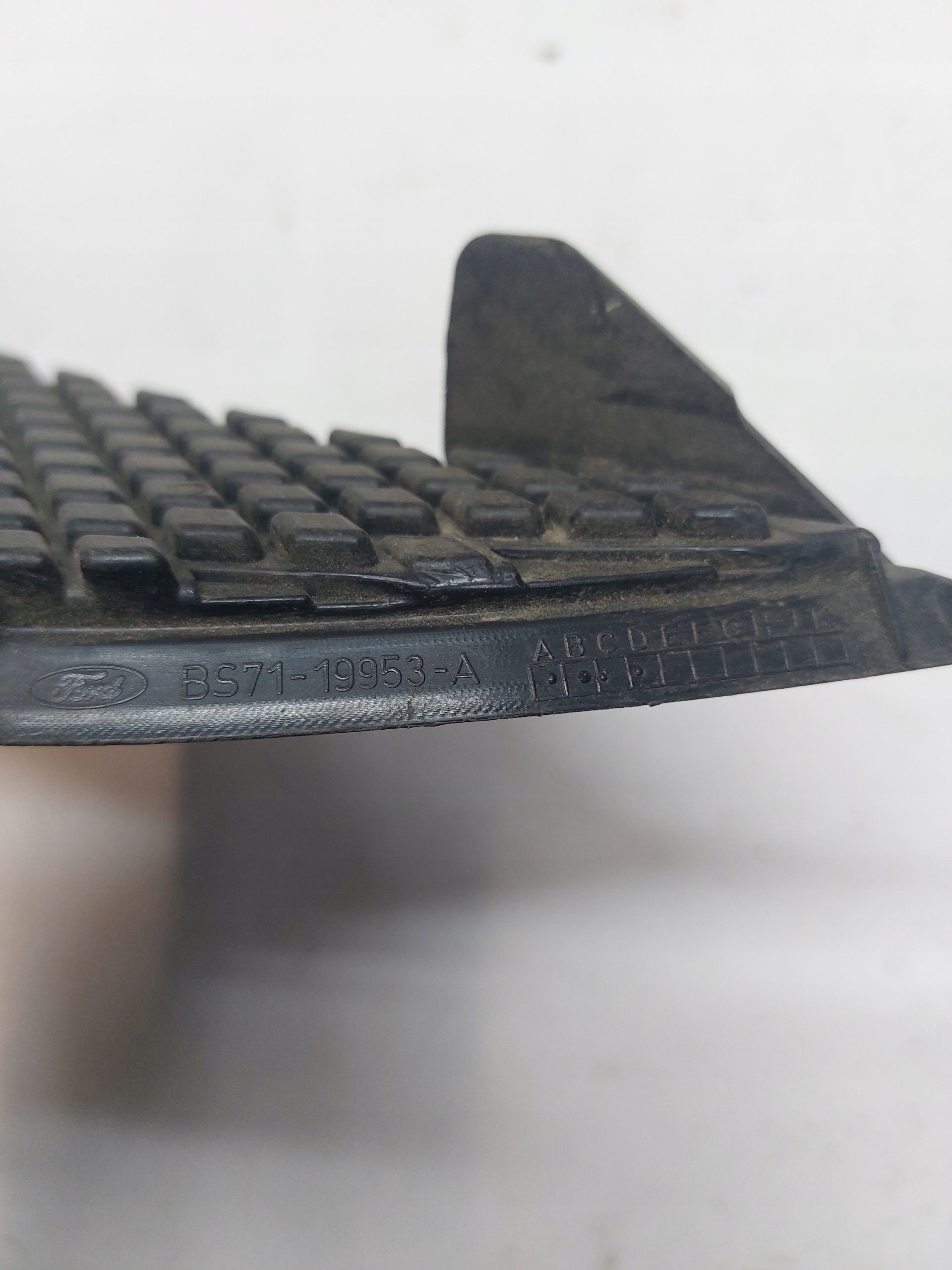 mřížka nárazníku levá FORD MONDEO MK4