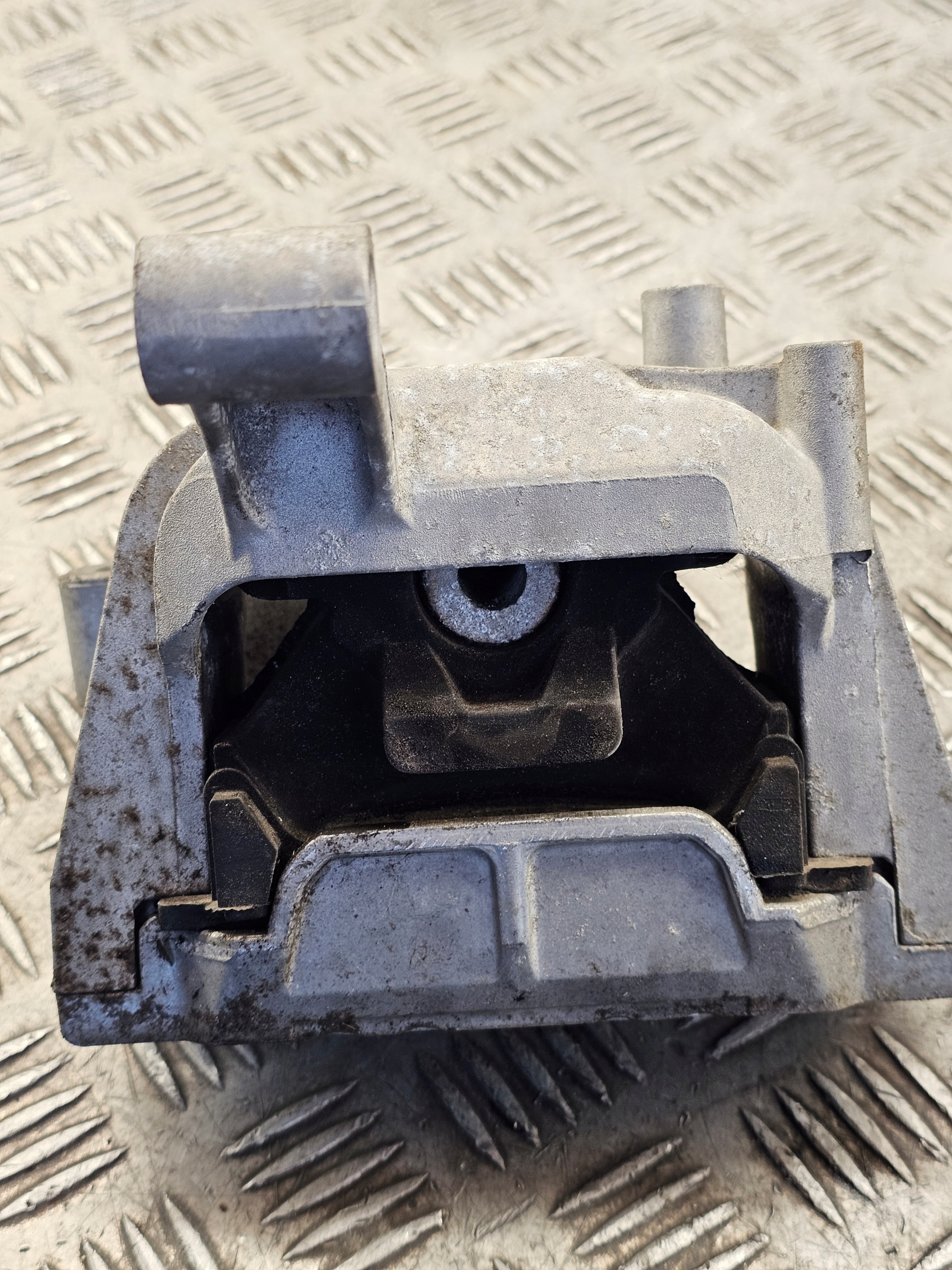 AUDI Q3 VW engine mount 5N0199262