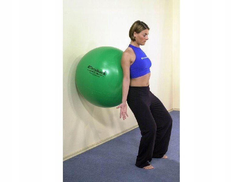 PIŁKA REHABILITACYJNA FITNES THERA-BAND 65 CM ZIELONA Marka Thera-Band