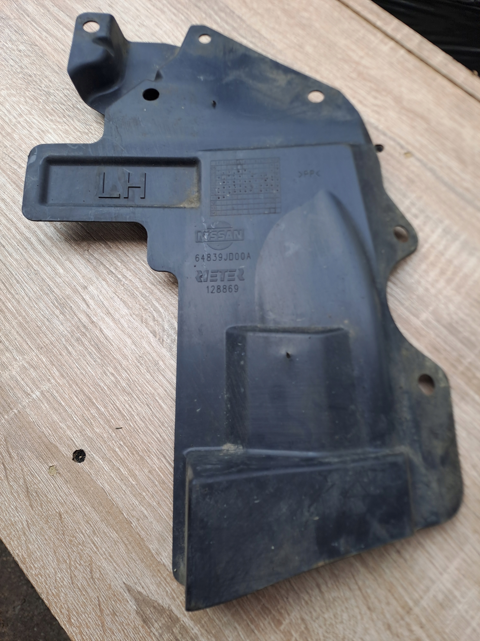 motor cover left NISSAN QASHQAI J10 64839JD00A
