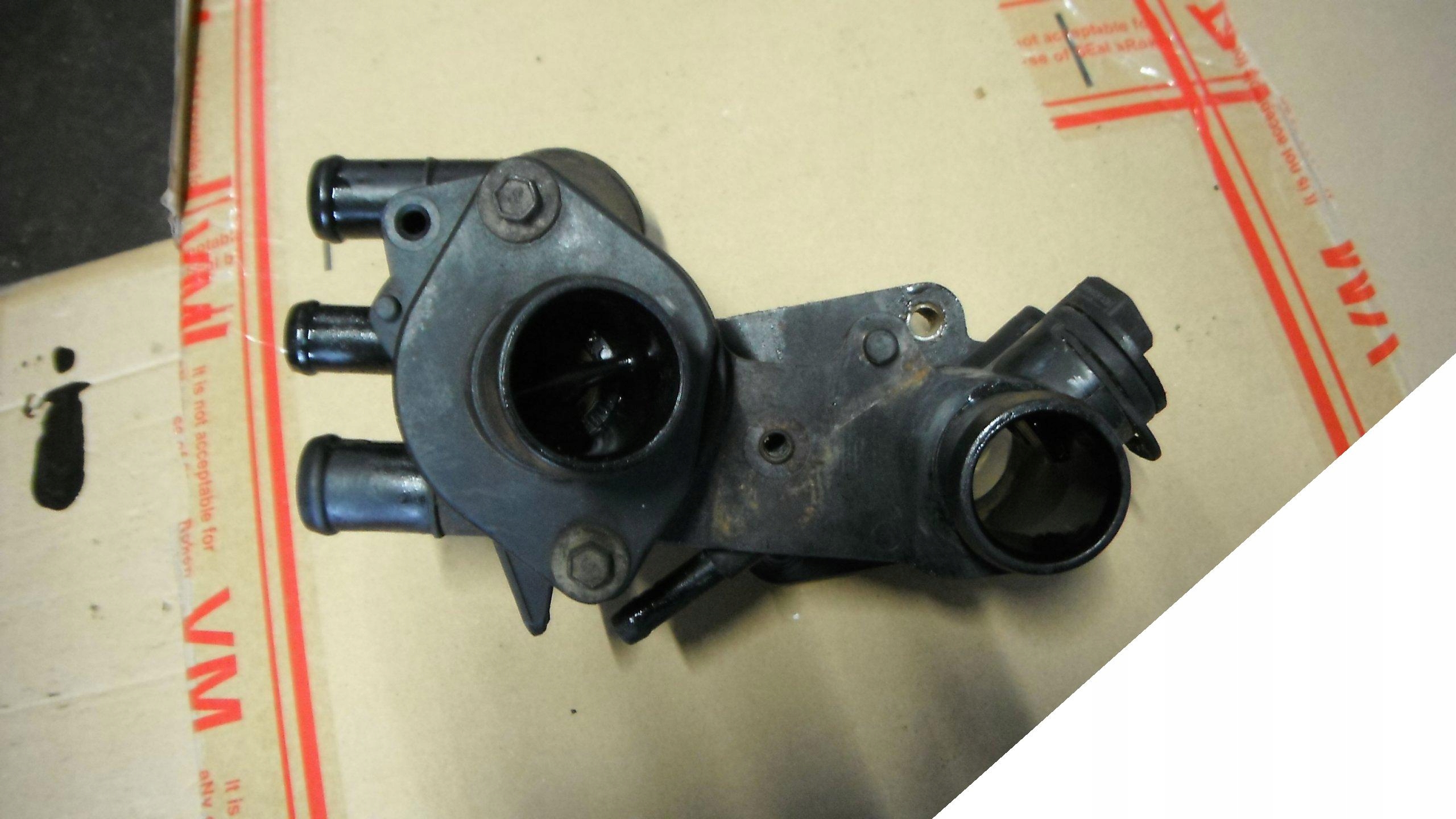 VW POLO 6N0 LUPO 1.4 OBUDOWA TERMOSTATU CZUJNIK