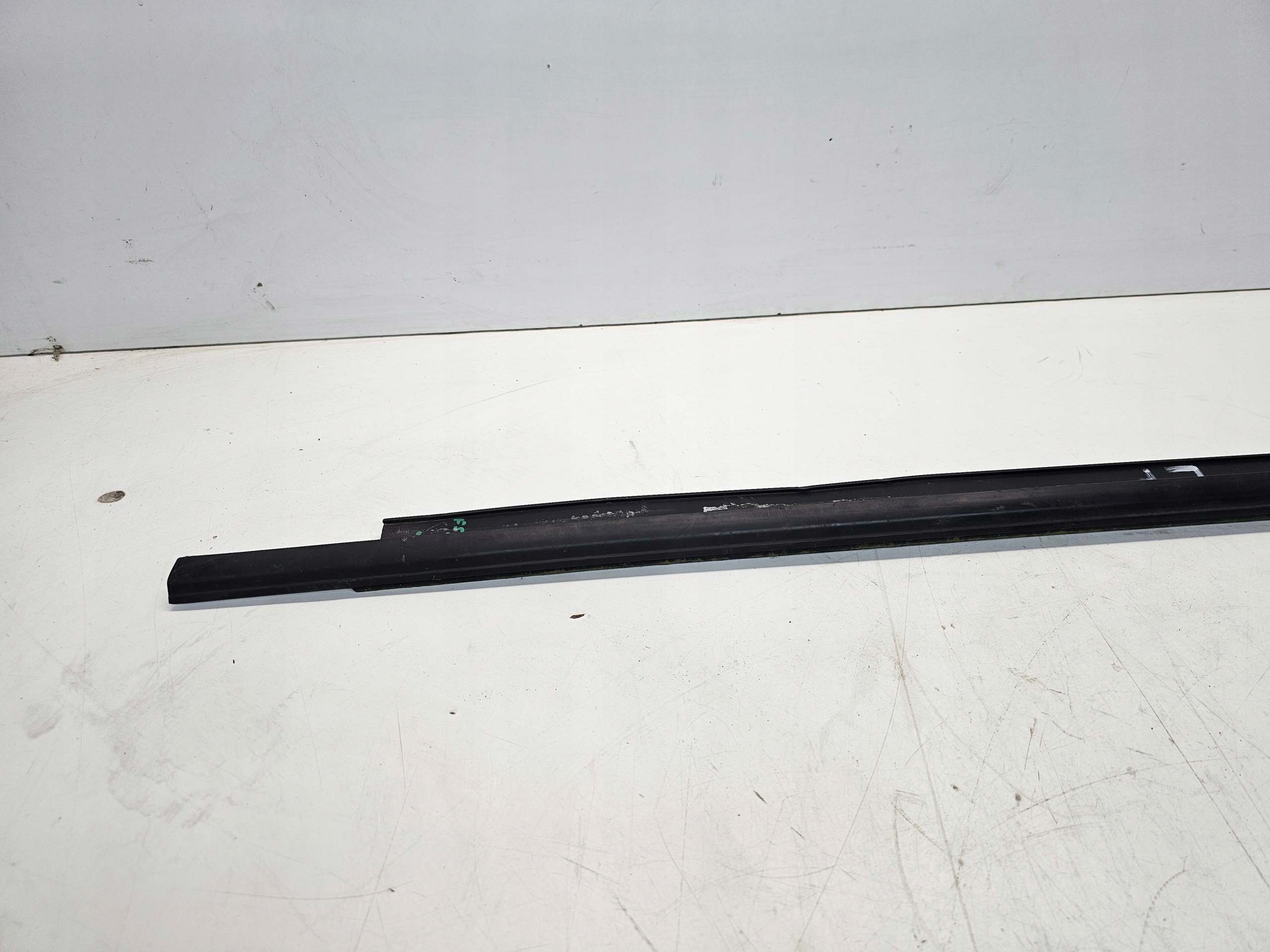 moulding MAT windows left front AUDI A3 8V 5-door 8V4837477
