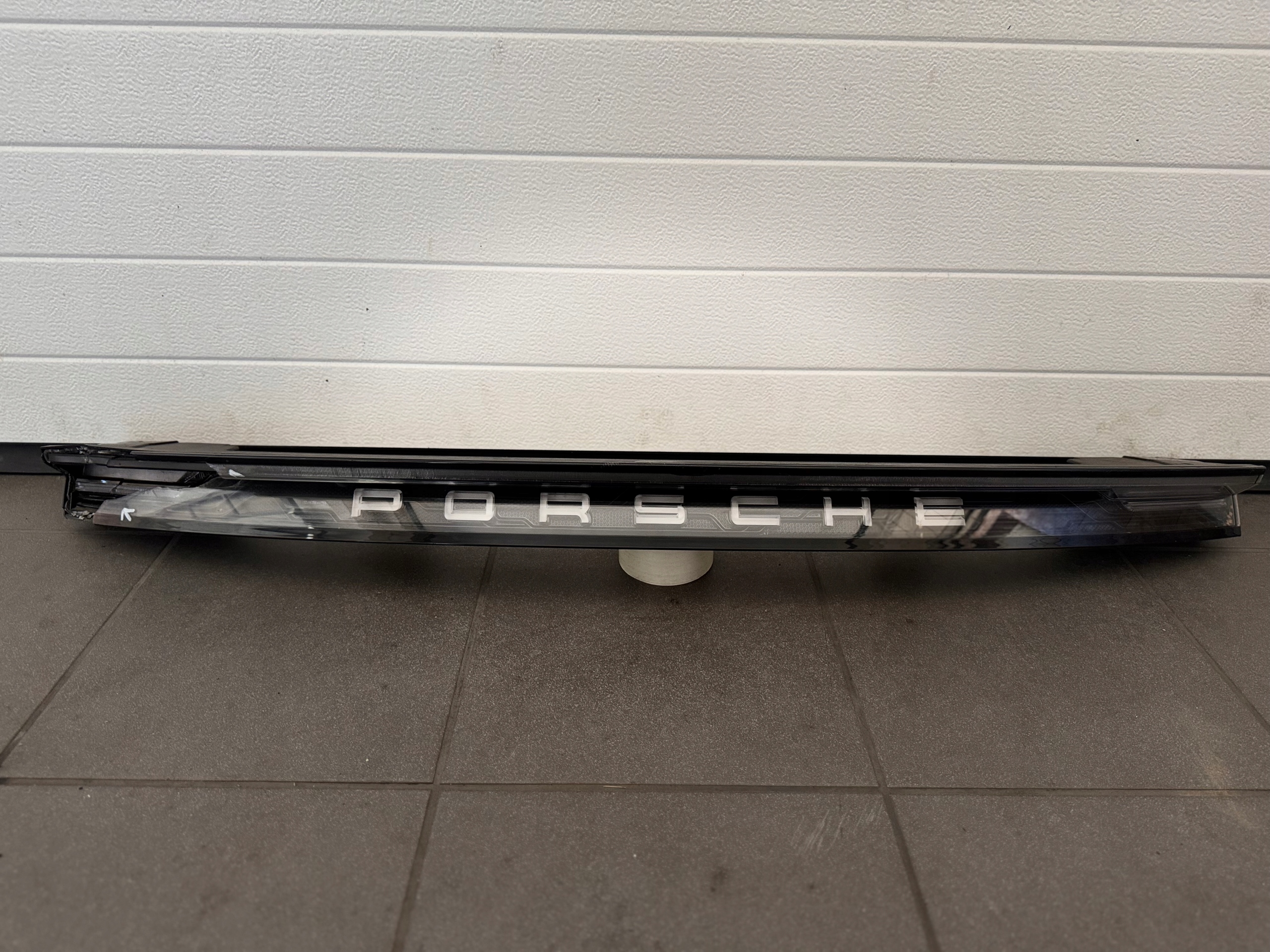 light cap rear part PORSCHE TAYCAN 9J1 9J1945081M