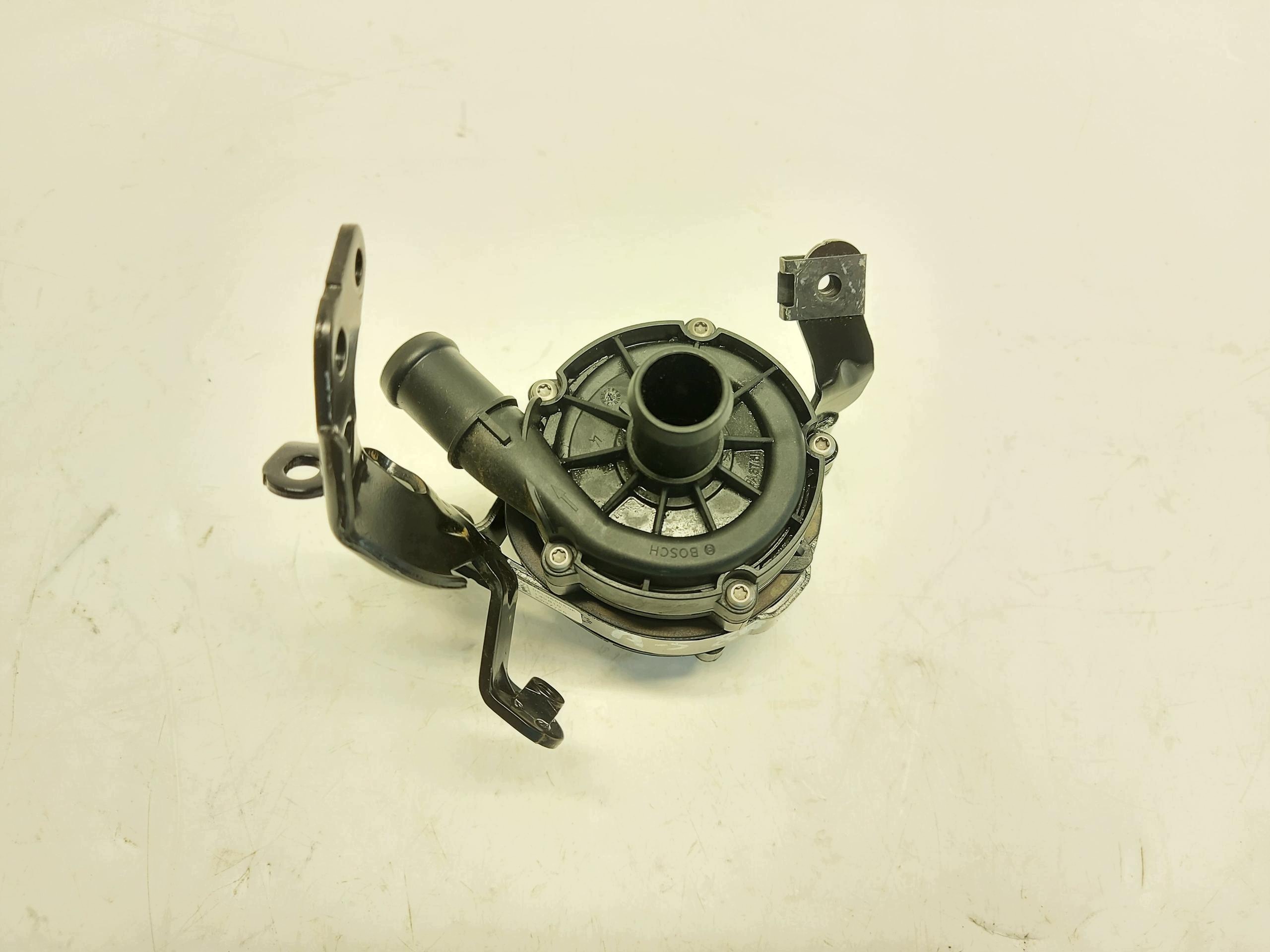 AUDI A5 8B3 B10 AVANT 2.0 TDI water pump electrical 04L965567A