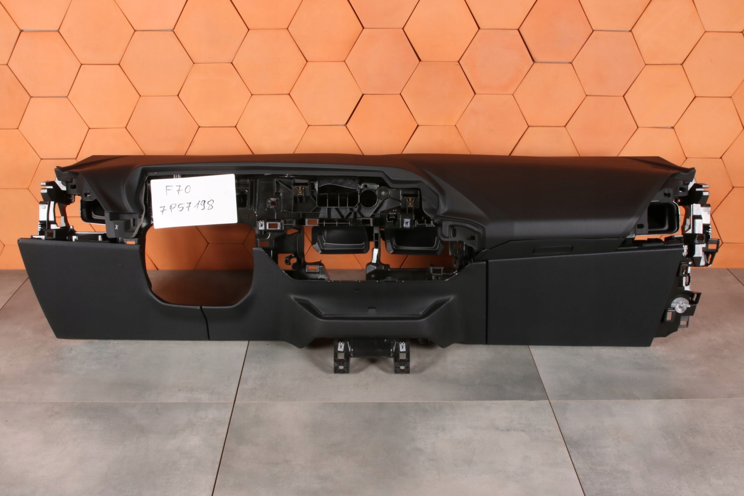 BMW 1' F70 2' F74 originál dashboard instrument panel console black EUROPA