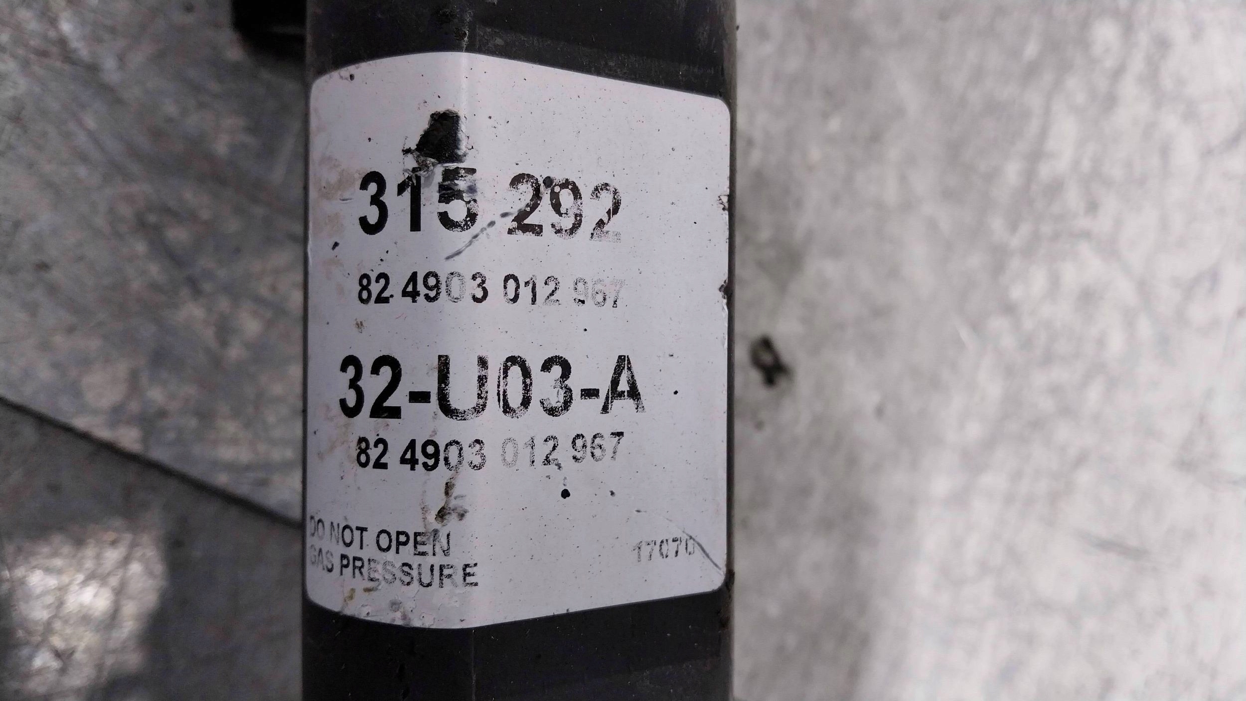 shock absorber right front A1693201430 MERCEDES W169 W245