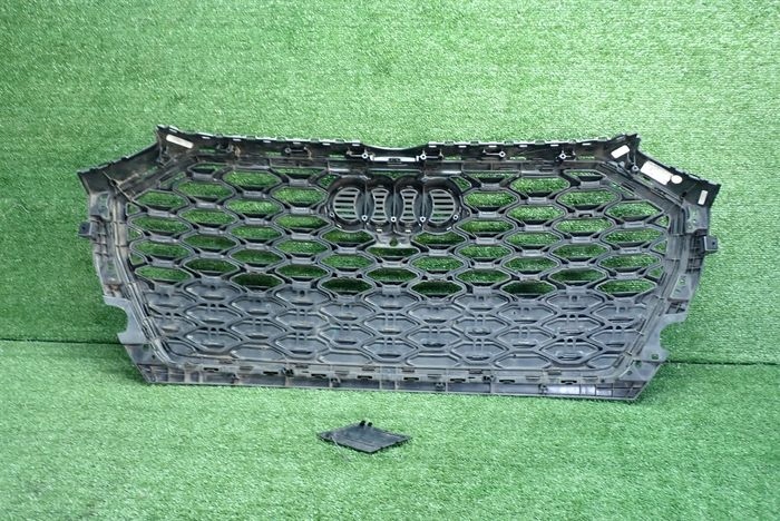 AUDI Q5 S-LINE LIFT 19- Grille