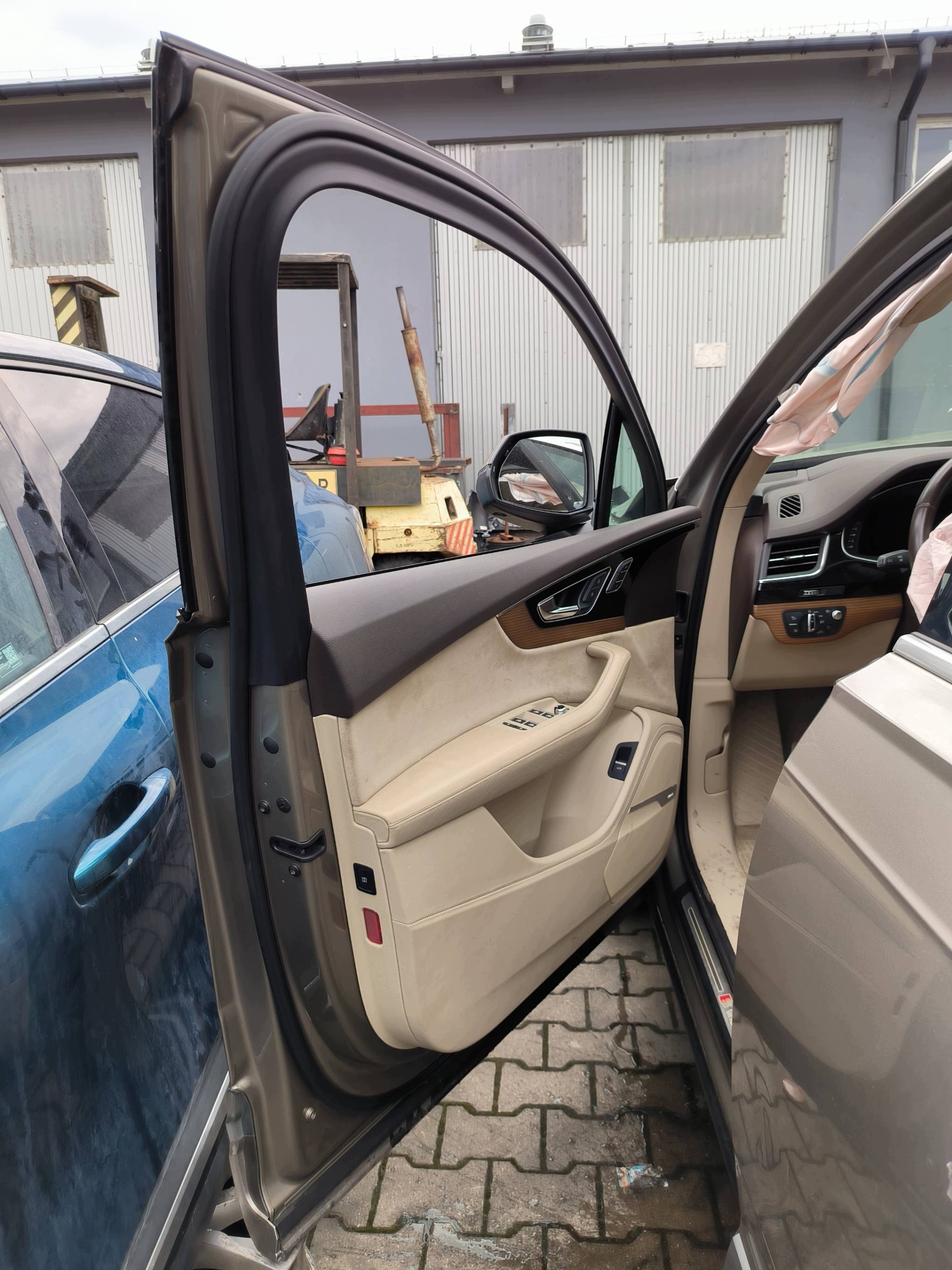 door left front LZ1U AUDI Q7 II 4M