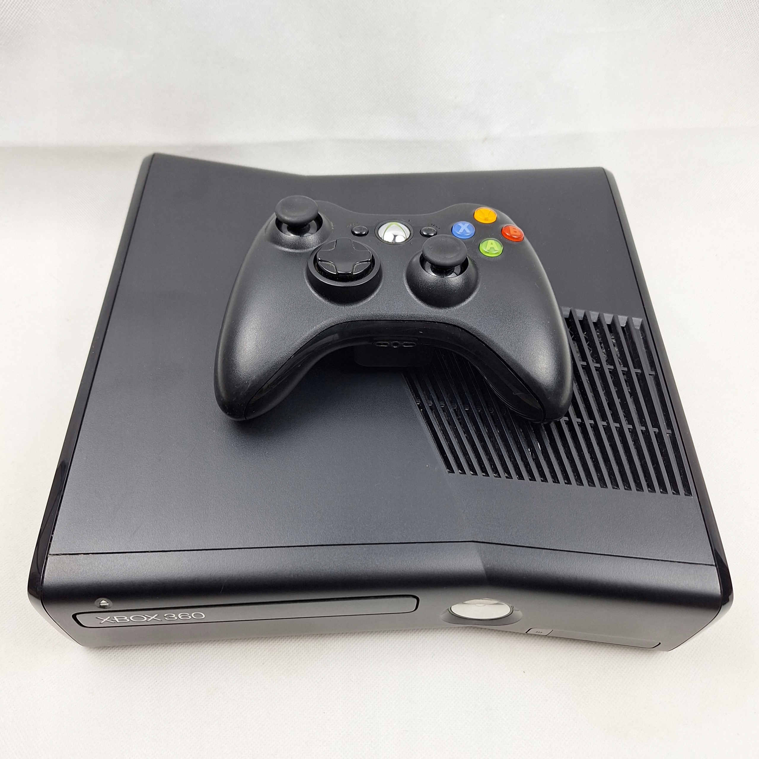 KONSOLA XBOX 360 SLIM S 4GB CZARNA ORYGINALNY PAD GRA GRATISY NA START Szerokość produktu 21 cm