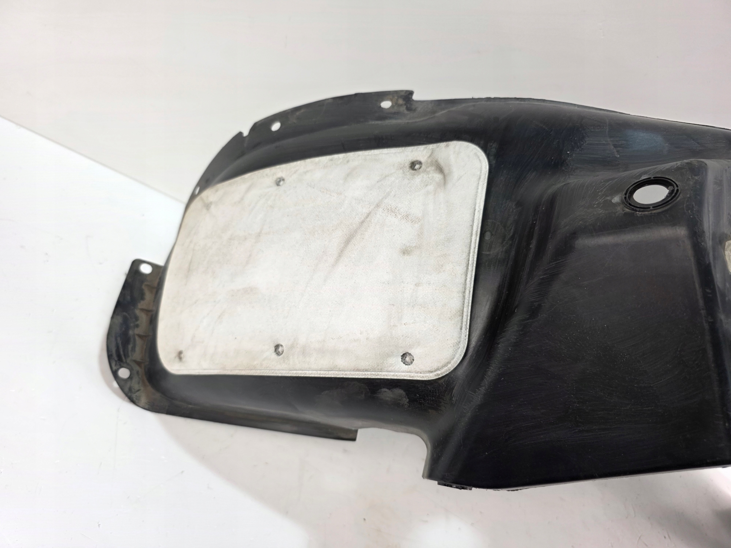 mudguard left rear. HYUNDAI BAYON 86827-Q0400