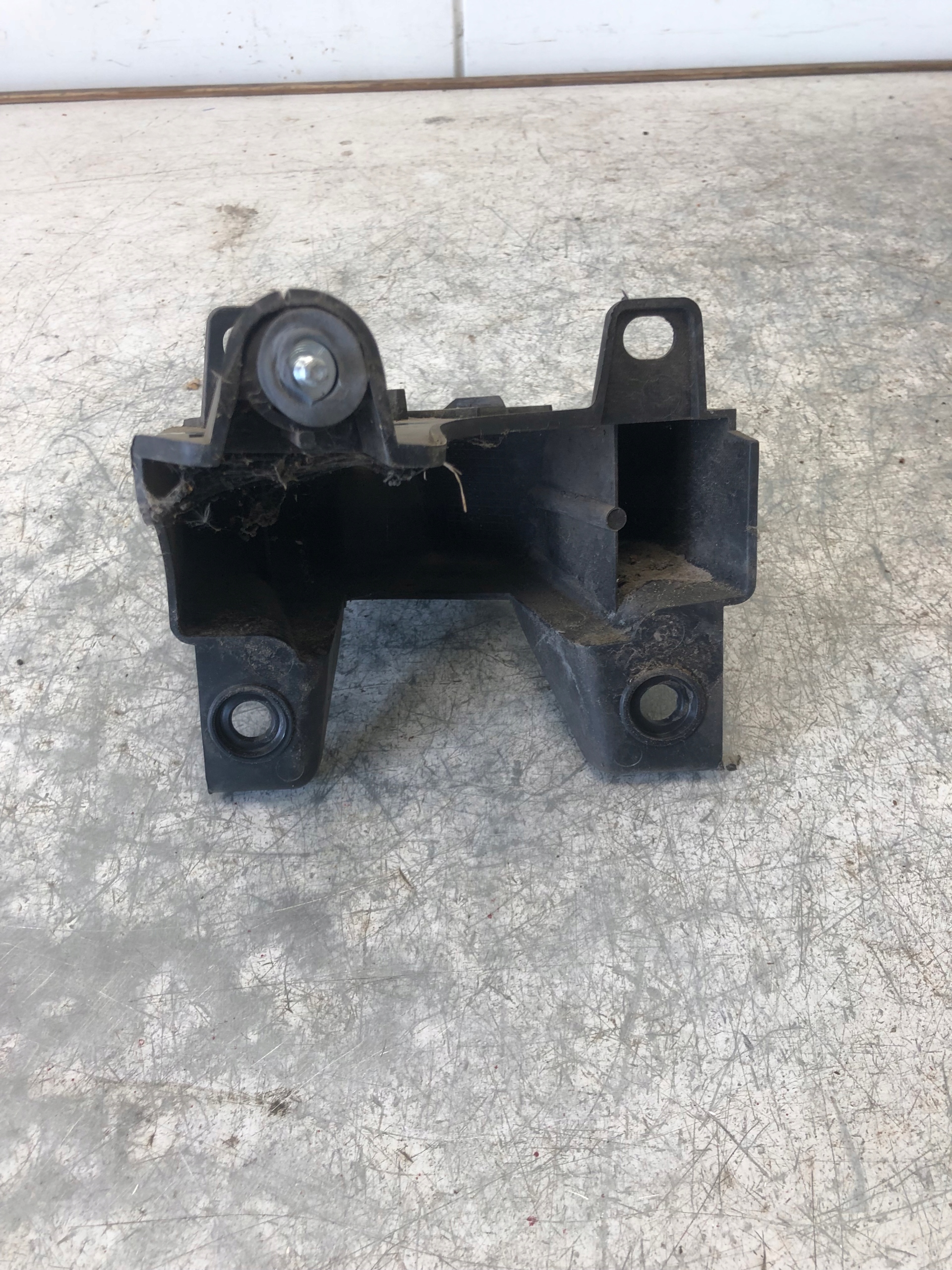 bumper bracket left rear part CITROEN C4 and 9652703580