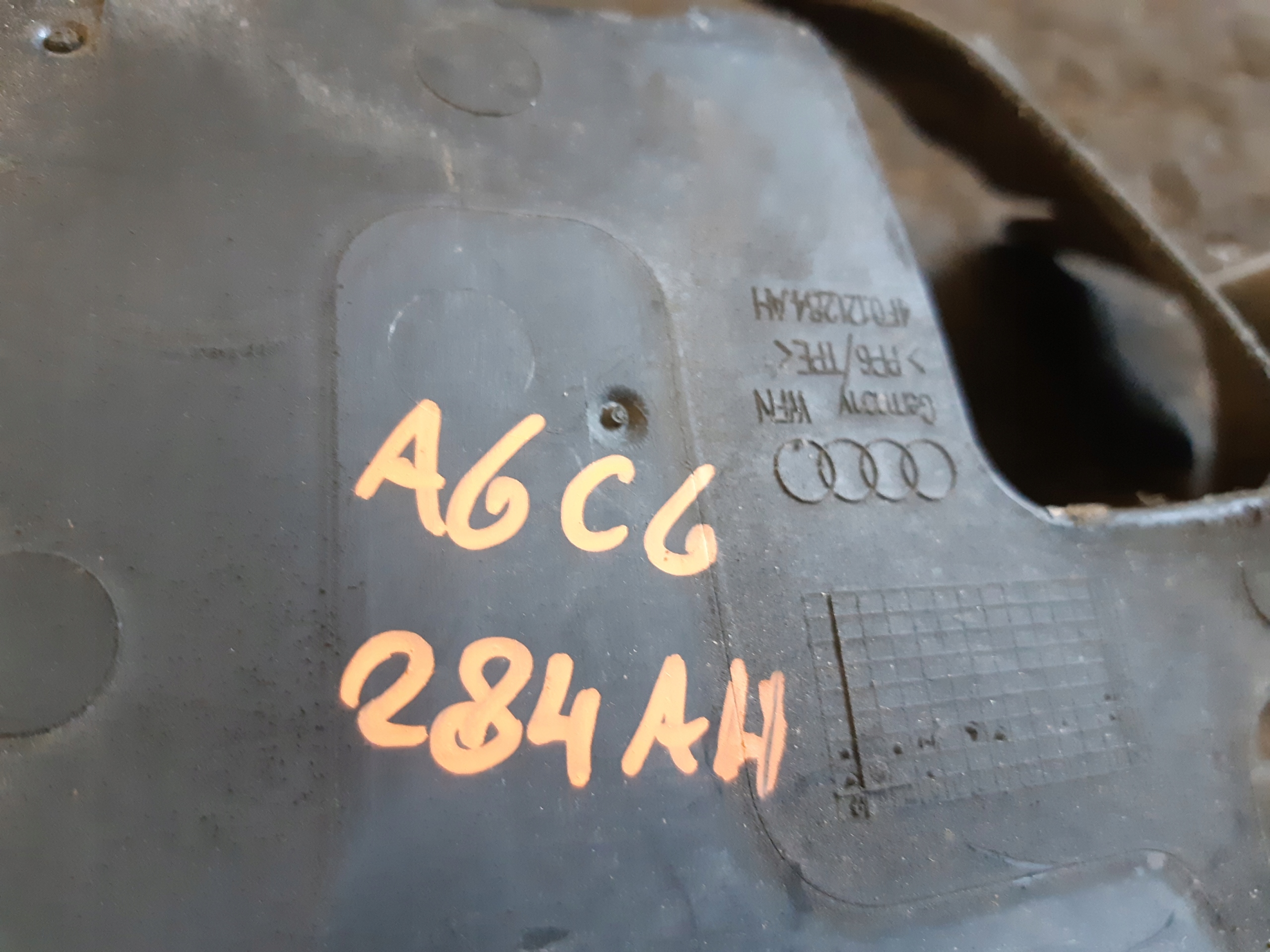 AUDI A6 C6 luftansaugkanal rechts 4F0121284AH
