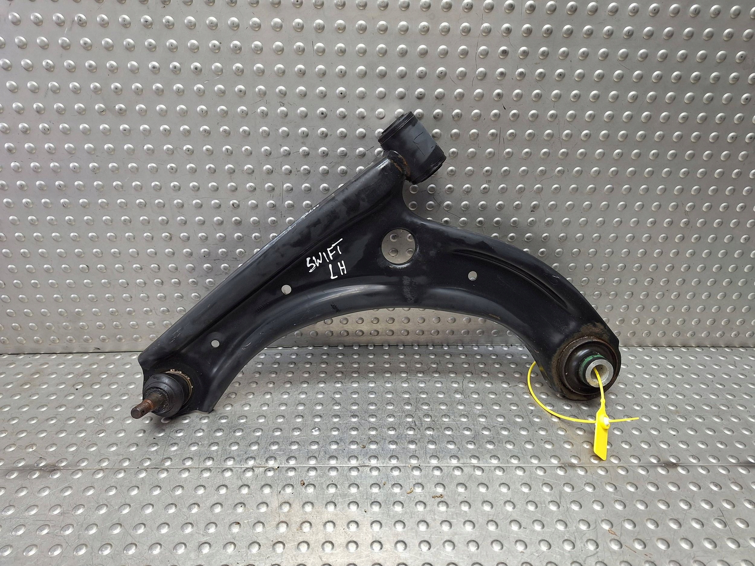 arm left front SUZUKI SWIFT MK8 16- 24