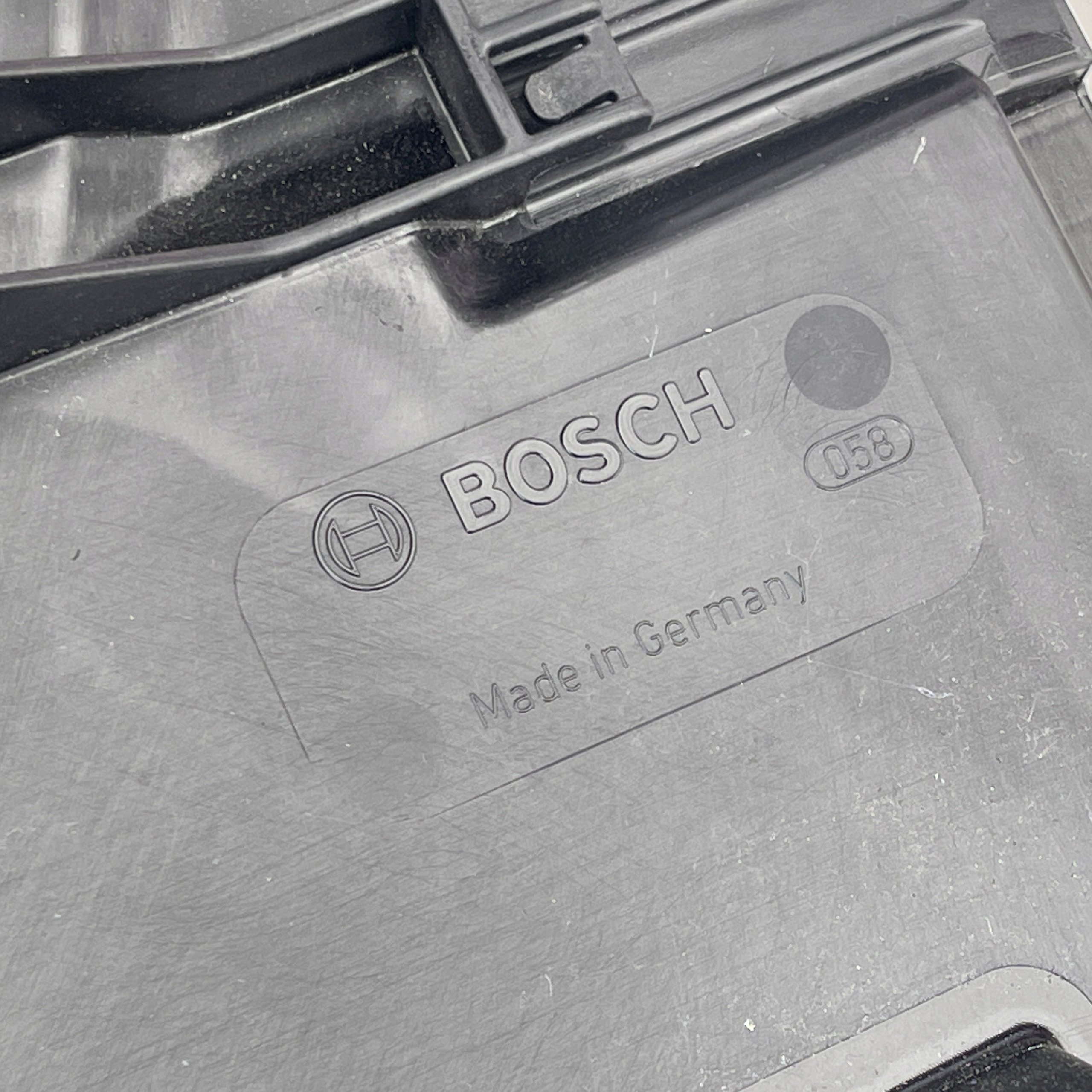 Obudowa z wentylatorem A0999068000 Mercedes W213 Producent części Bosch