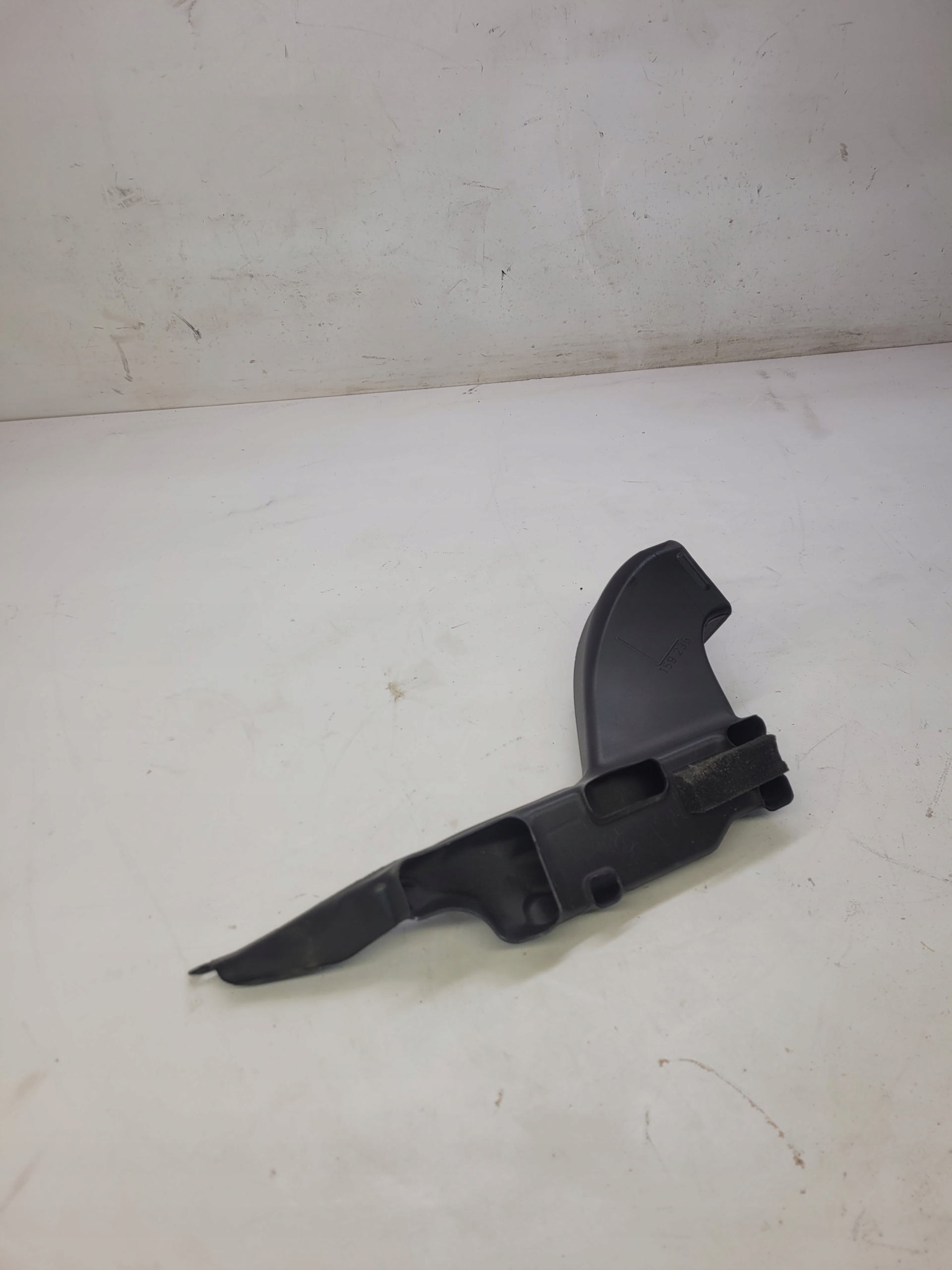 drain POWIETRZNY TUNEL left AUDI A6 C7 4G1819151