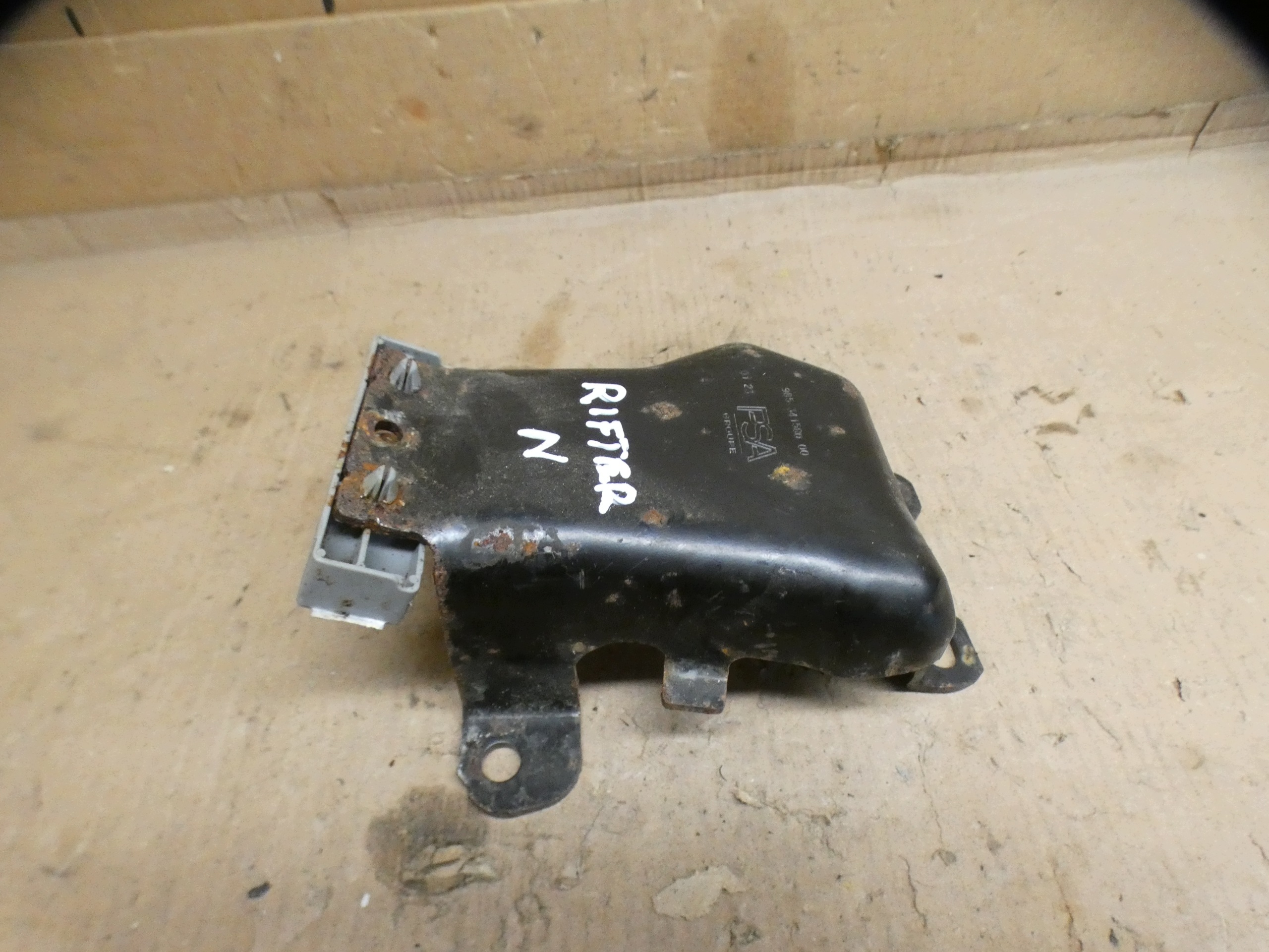 9851699080 9856341580 Blech Halter RIFTER