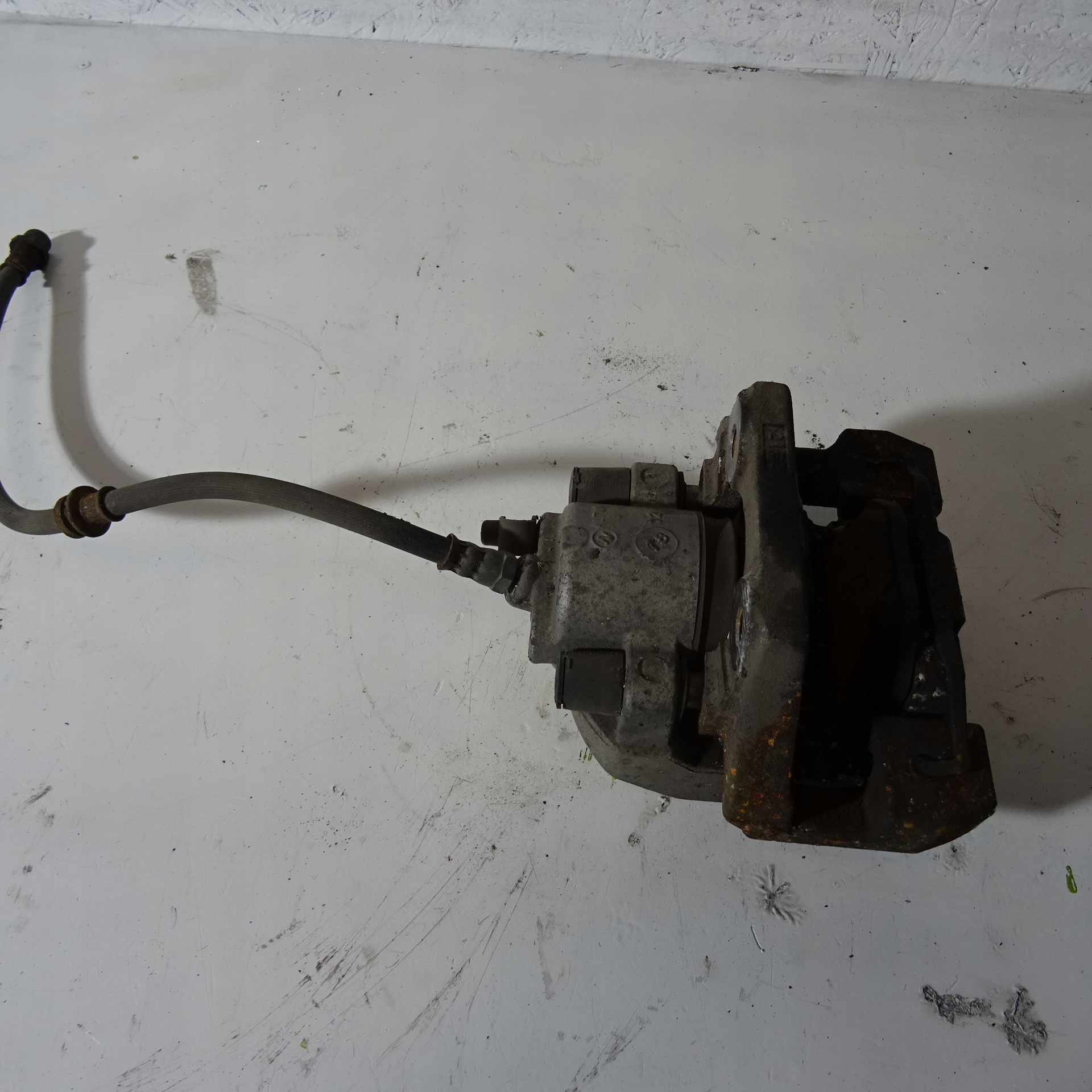 BMW X5 E70 LIFT 3.0D caliper brake rear part left