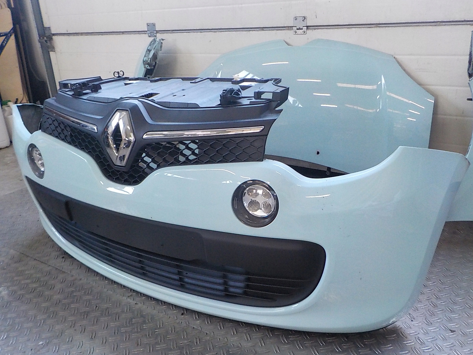 TWINGO III 1.0 16- PRZÓD KOMPLETNY OVRPP Numer katalogowy części TWINGO III 1.0 16- PRZÓD KOMPLETNY OVRPP