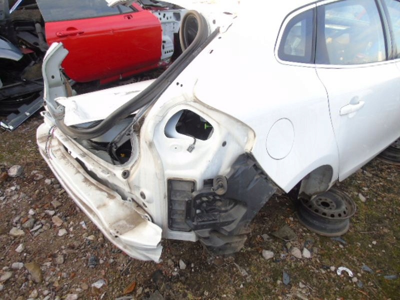 VOLVO V40 II BLOTNIK PRAWY TYL WANNA PAS TYLNY