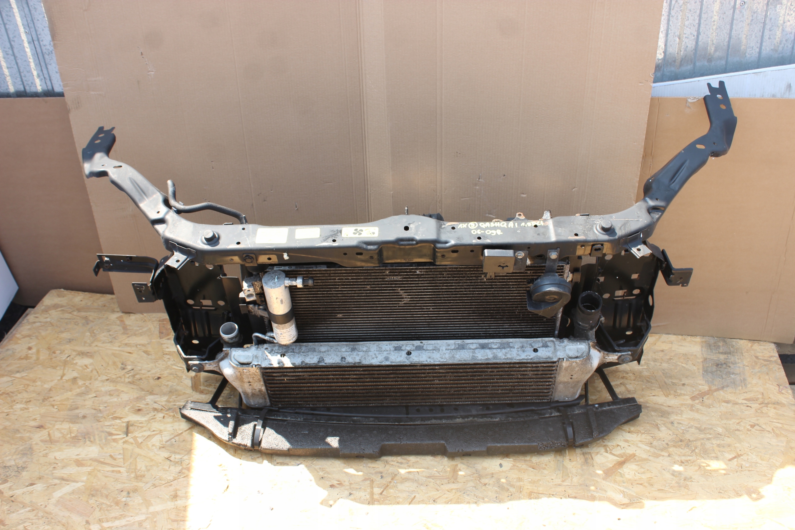 PAS PRZEDNI CHŁODNICE QASHQAI I J10 2006R- 2.0 DCI