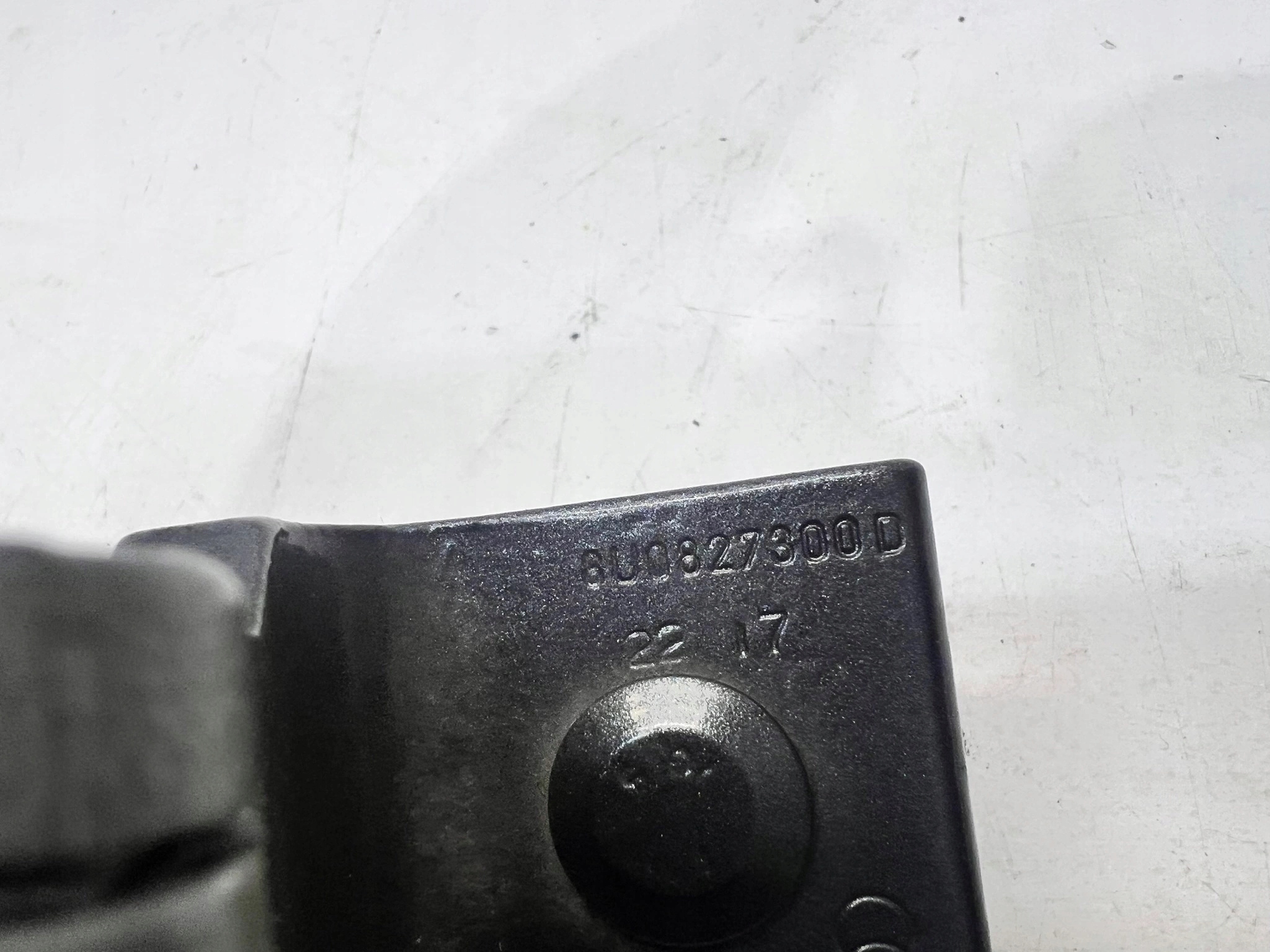 hinge bonnet rear part right AUDI Q3 8U 8U0827300D