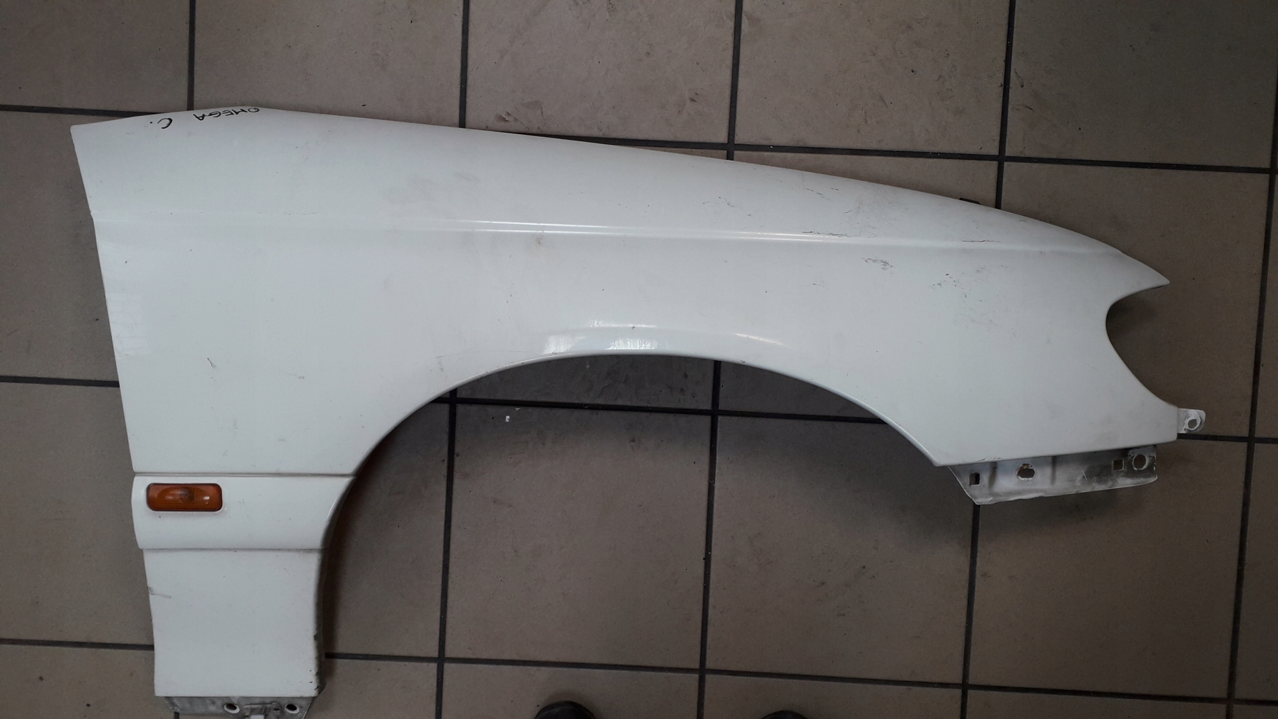 OPEL OMEGA C 99-03 BŁOTNIK PRAWY PRZEDNI bez rdzy