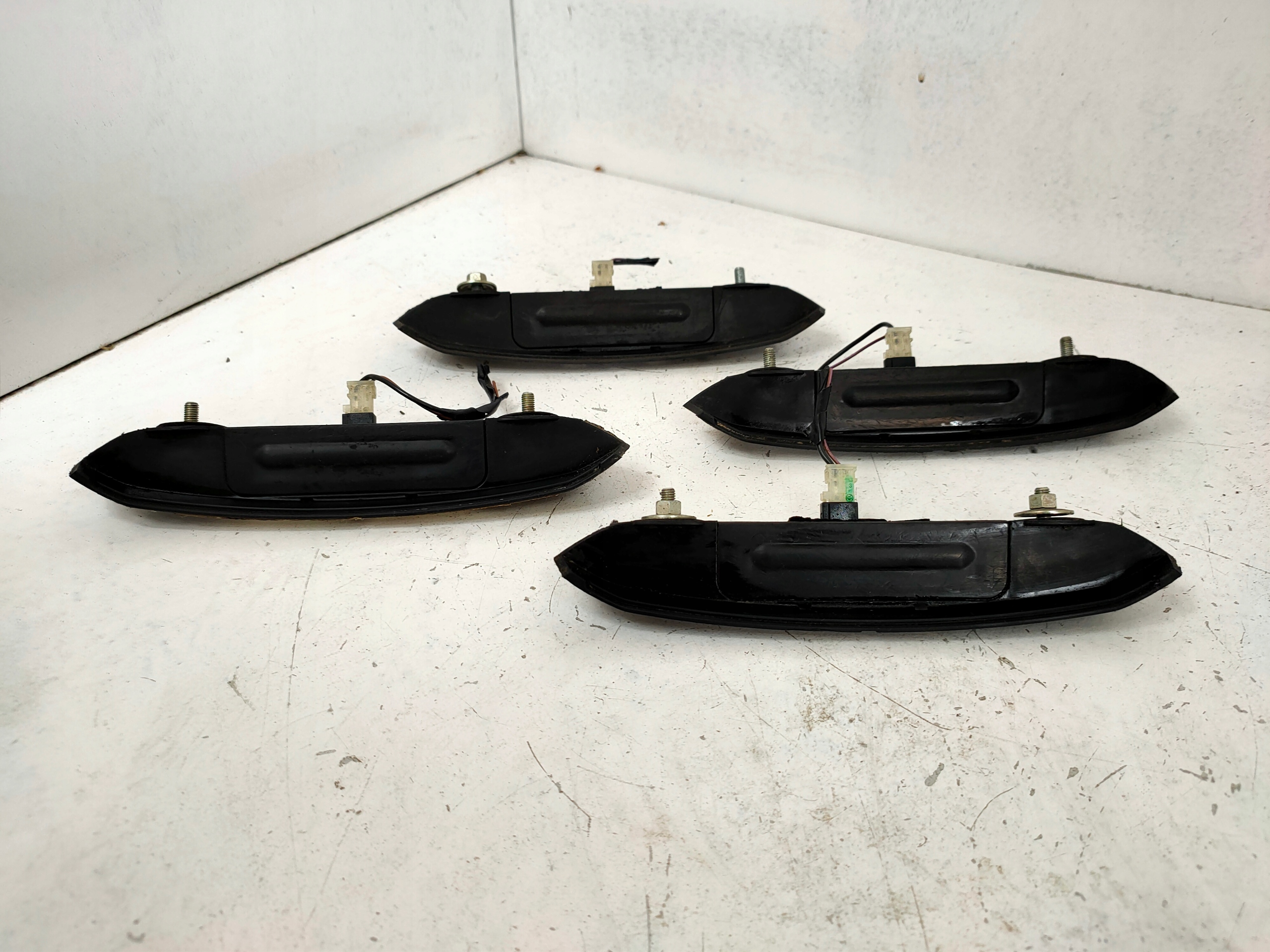 РУЧКА ЛЮКА МИКРО-КОНТАКТ CORSA D 13188017